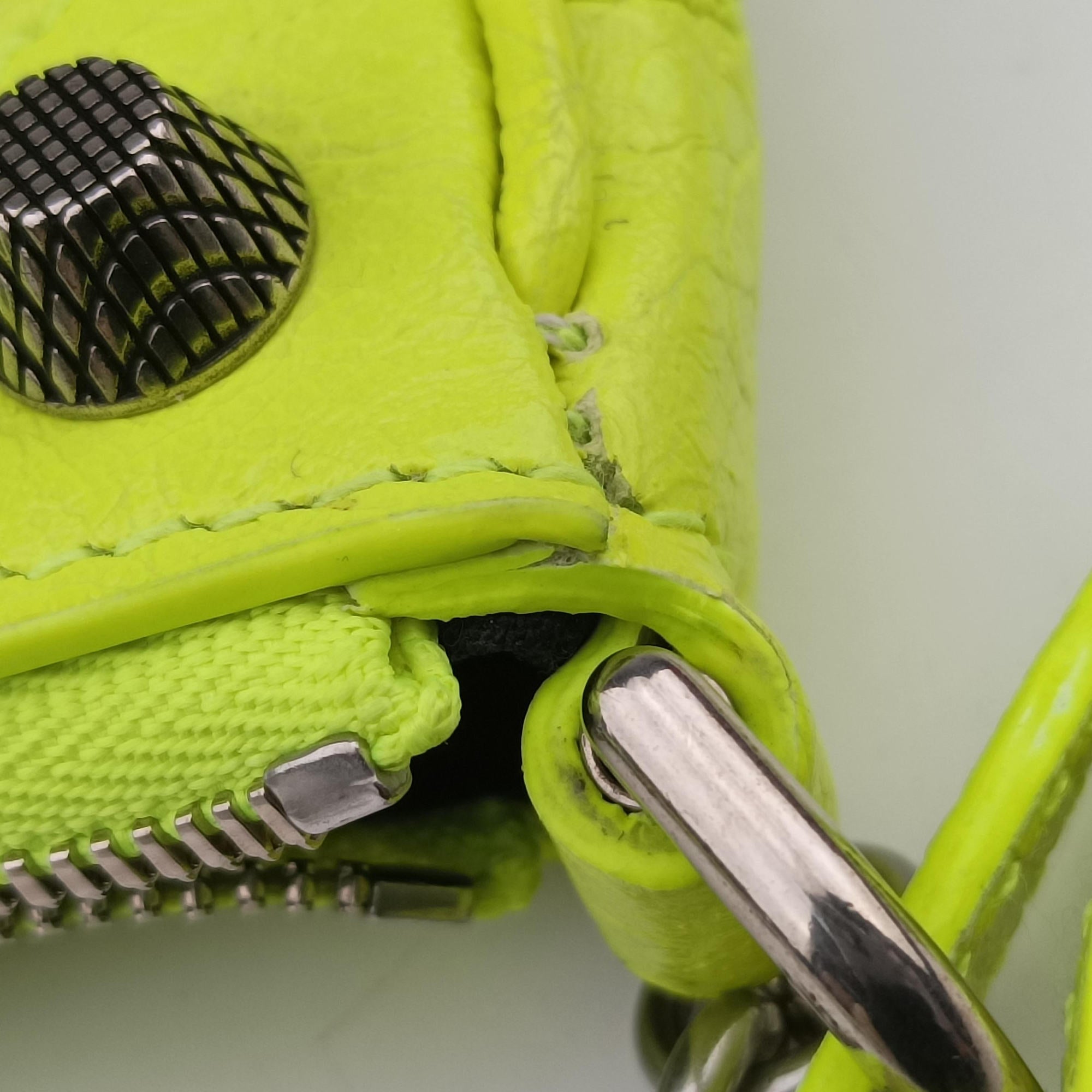 Pre-owned Balenciaga Le Cagole Green lambskin  shoulderbag | stylenewstar