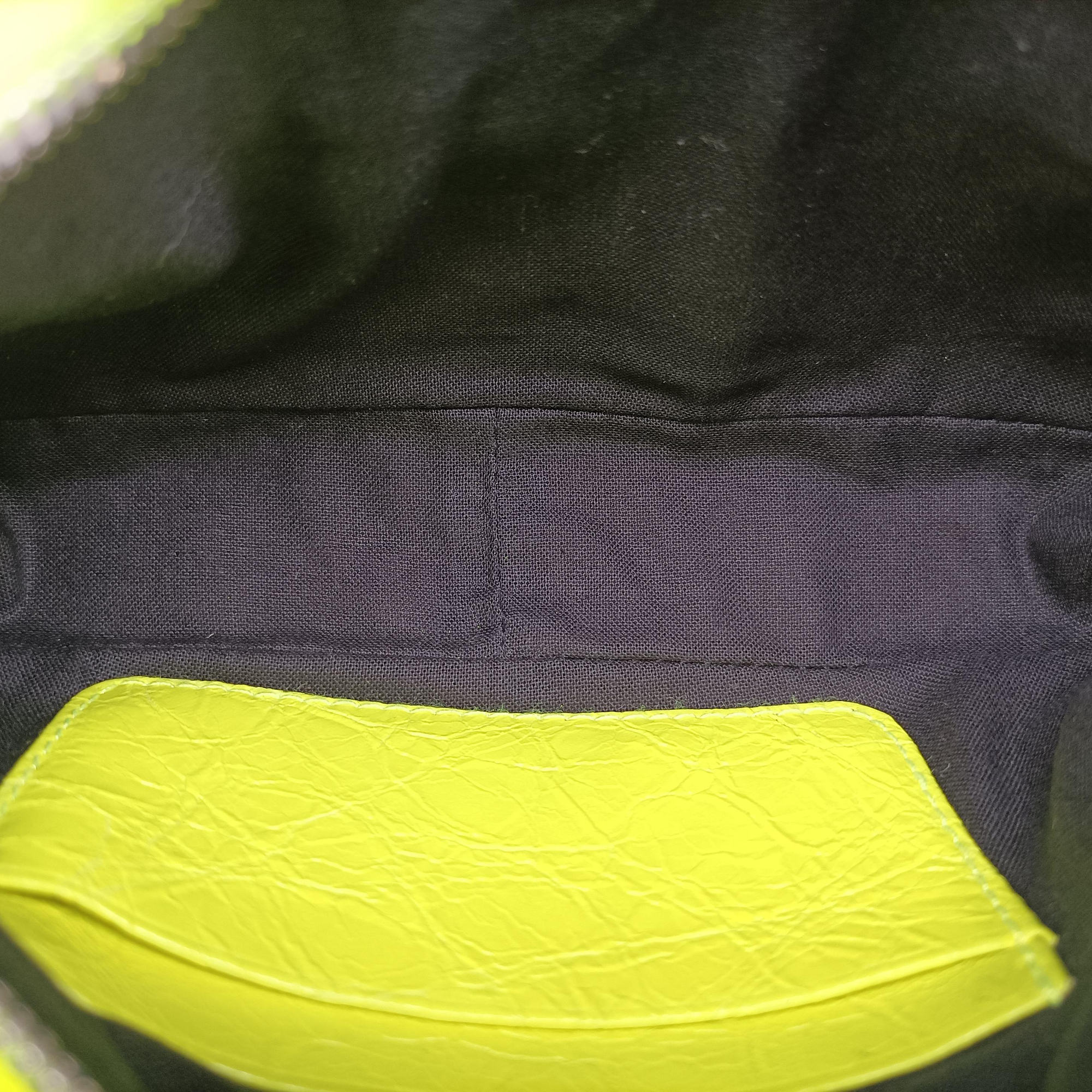 Pre-owned Balenciaga Le Cagole Green lambskin  shoulderbag | stylenewstar