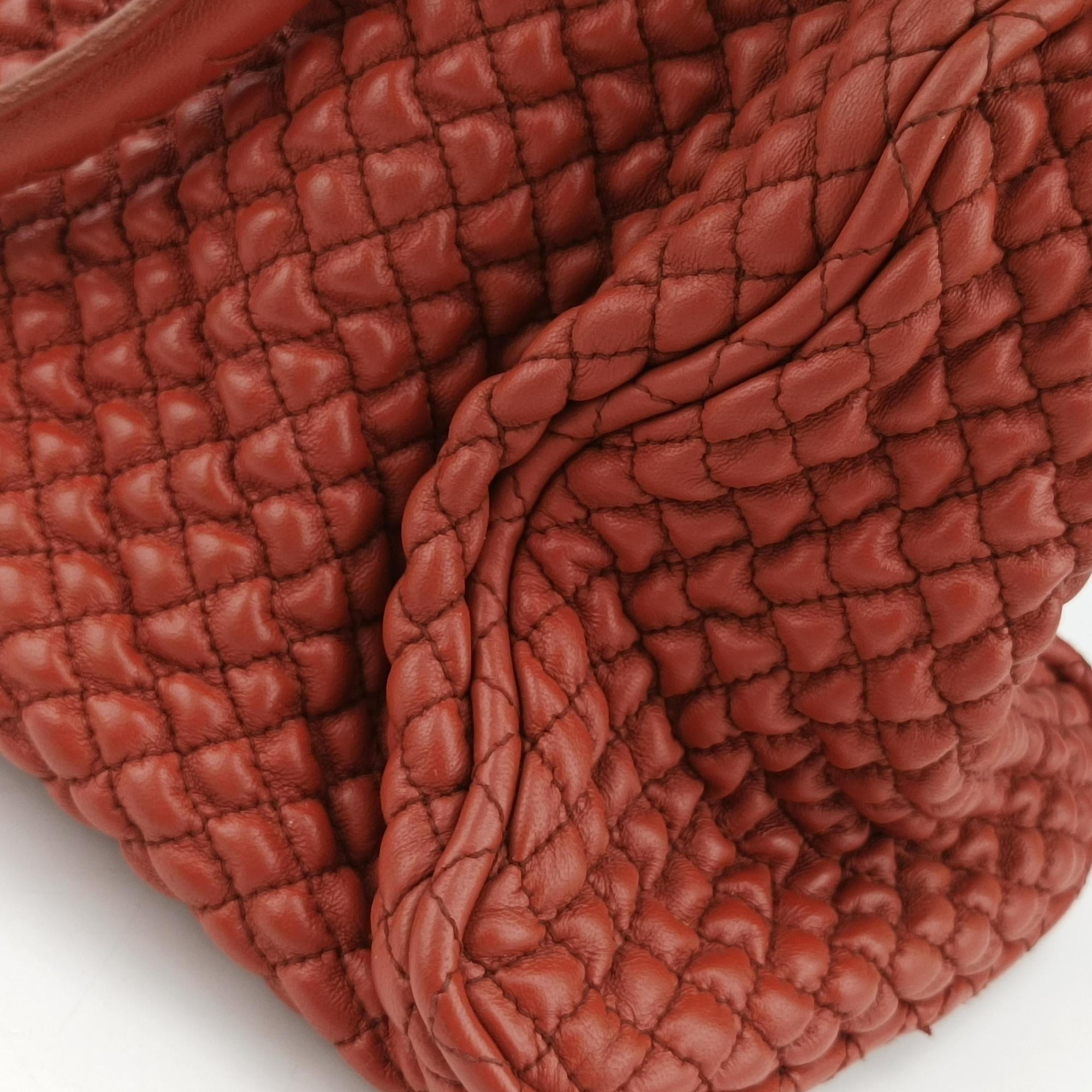 Secondhand Bottega Veneta Intrecciato Maroon lambskin  handbag | stylenewstar