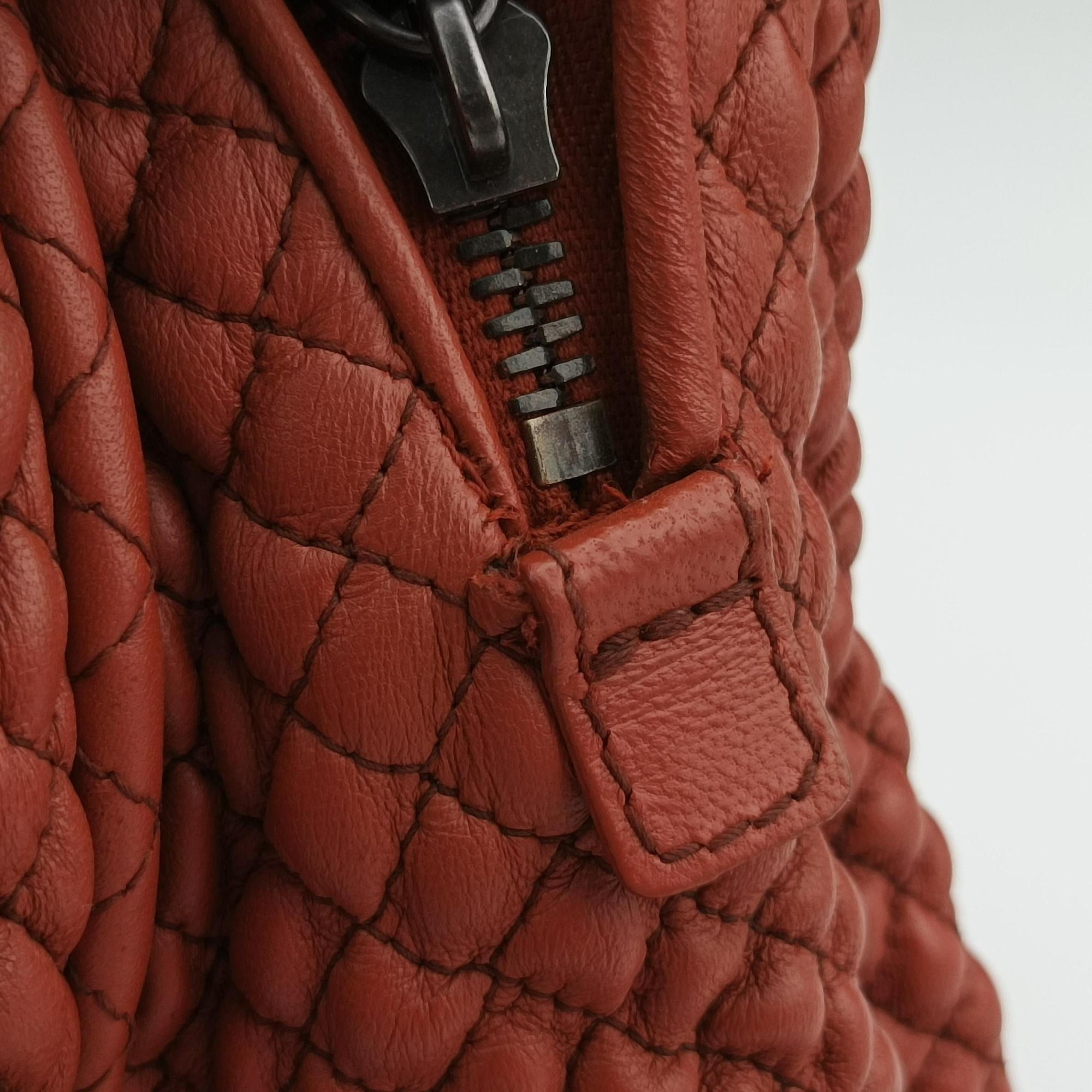 Secondhand Bottega Veneta Intrecciato Maroon lambskin  handbag | stylenewstar