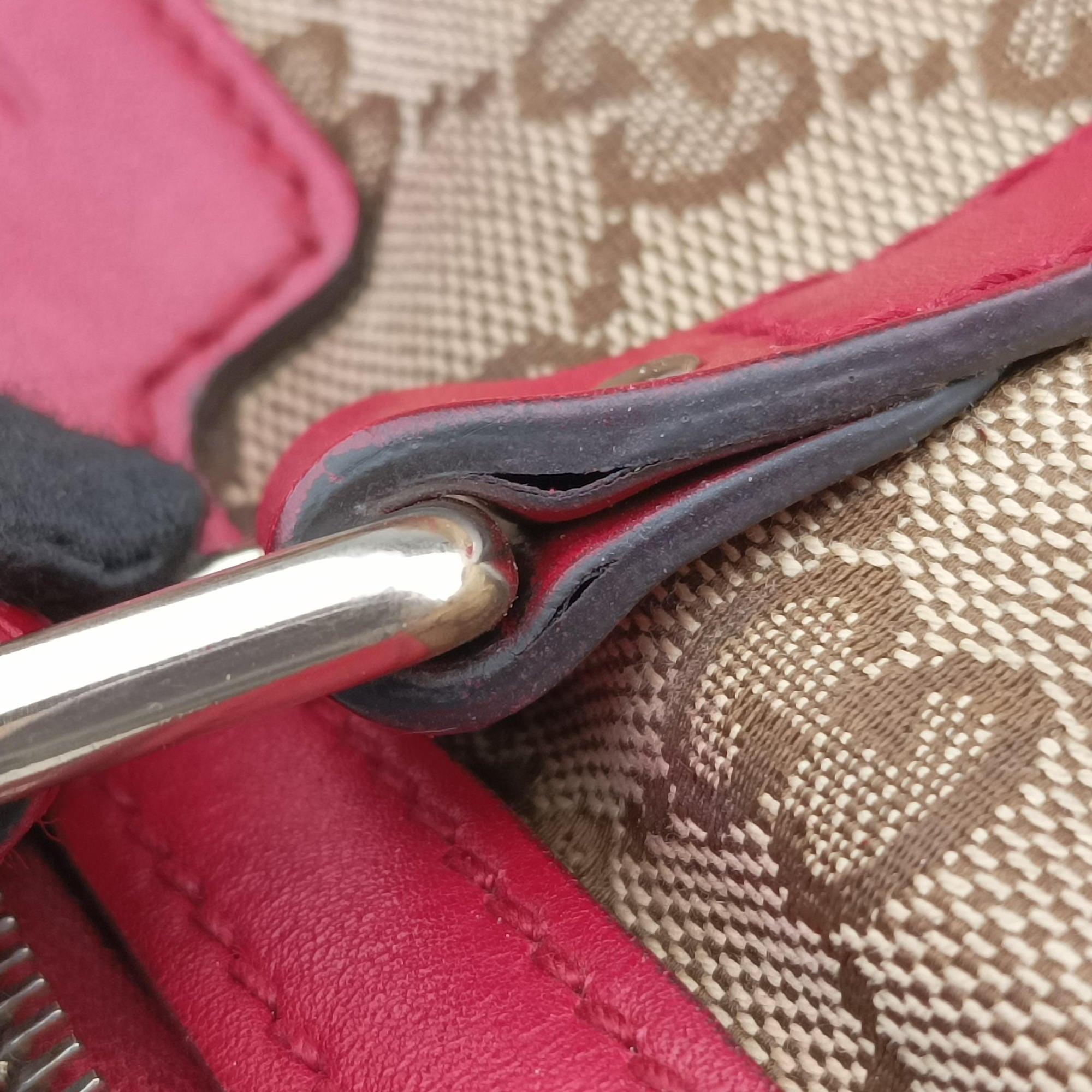 Pre-owned Gucci Sherry Line khaki×red canvas×leather 247205 shoulderbag | stylenewstar