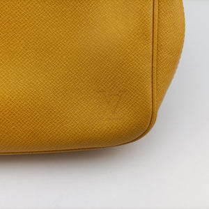 Pre-owned Louis Vuitton Porte Documents Voyage Jaune Taiga M30636 handbag | stylenewstar