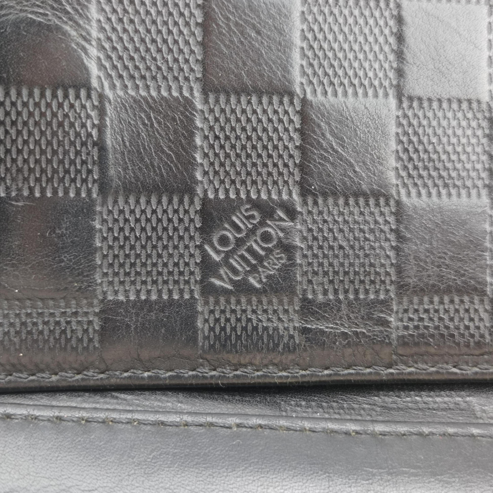 Pre-owned Louis Vuitton District MM Noir Damier Infini  N41284 shoulderbag | stylenewstar