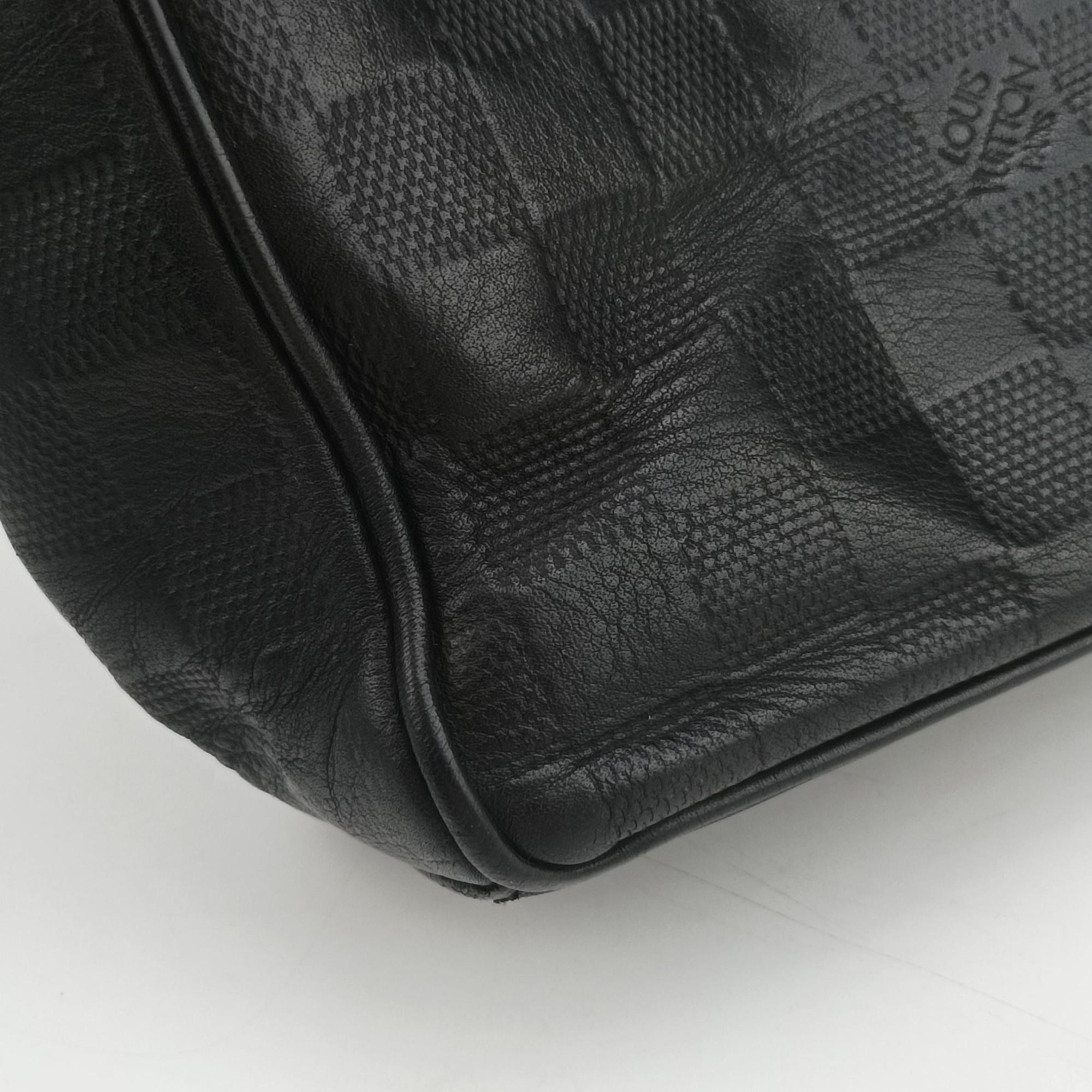 Pre-owned Louis Vuitton District MM Noir Damier Infini  N41284 shoulderbag | stylenewstar
