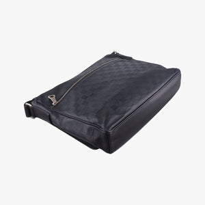 Pre-owned Louis Vuitton District MM Noir Damier Infini  N41284 shoulderbag | stylenewstar