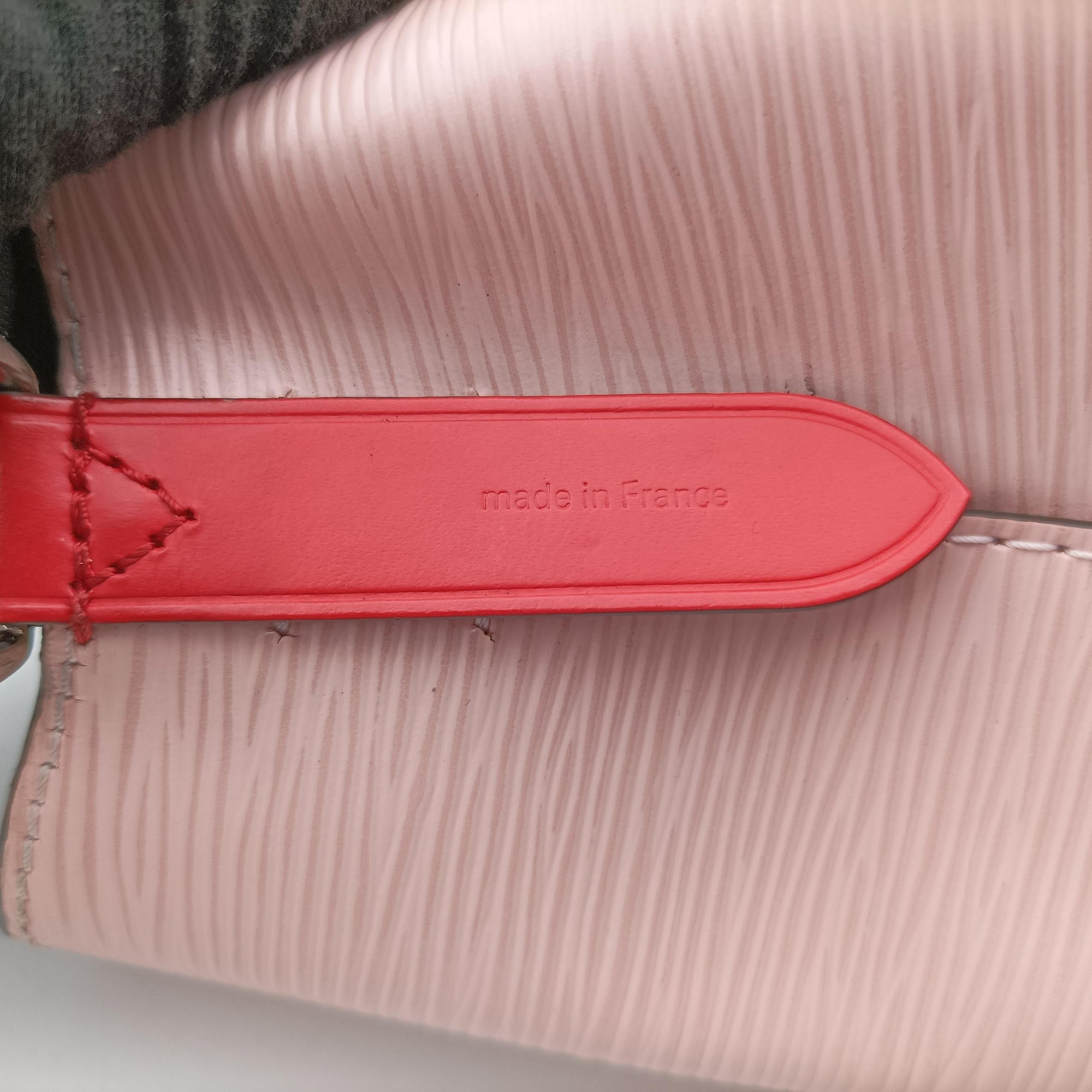 Secondhand Louis Vuitton NeoNoe BB Rose Valerine Epi M53609 shoulderbag | stylenewstar