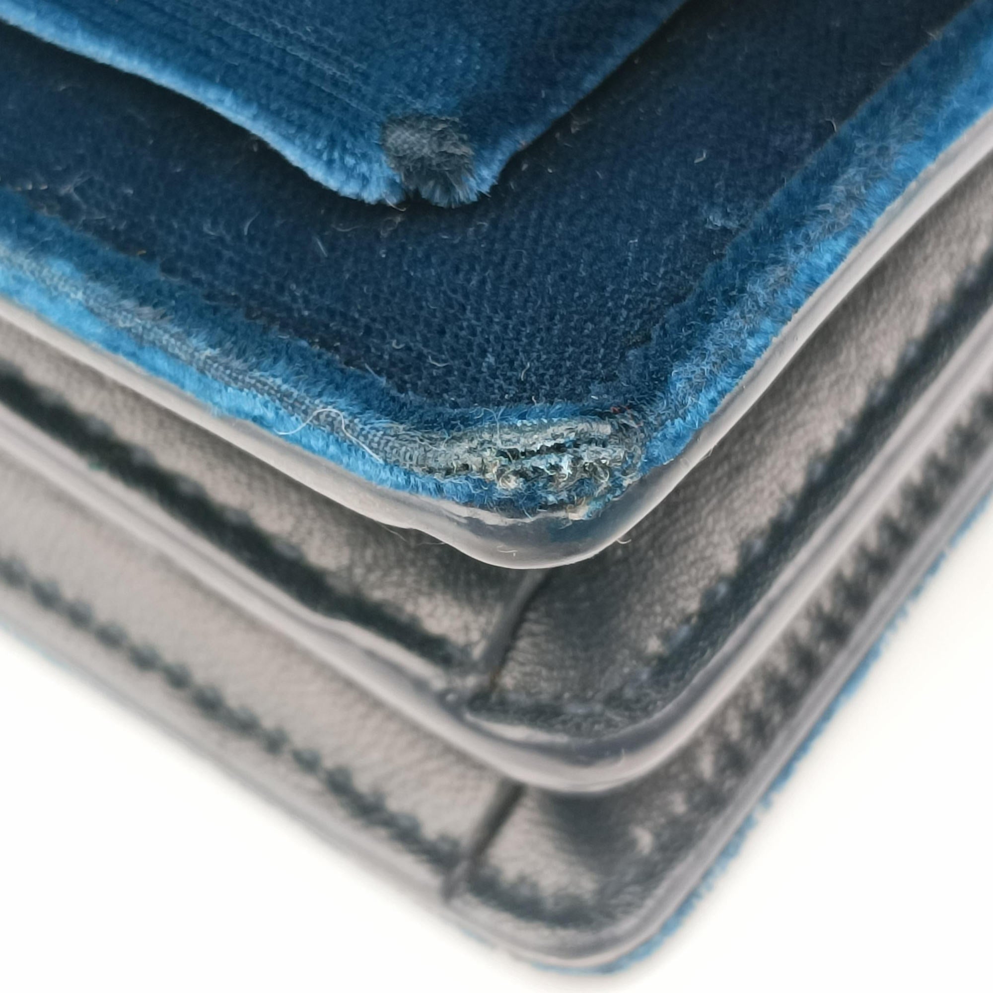 Secondhand Yves Saint Laurent SUNSET Blue velour 441972 shoulderbag | stylenewstar