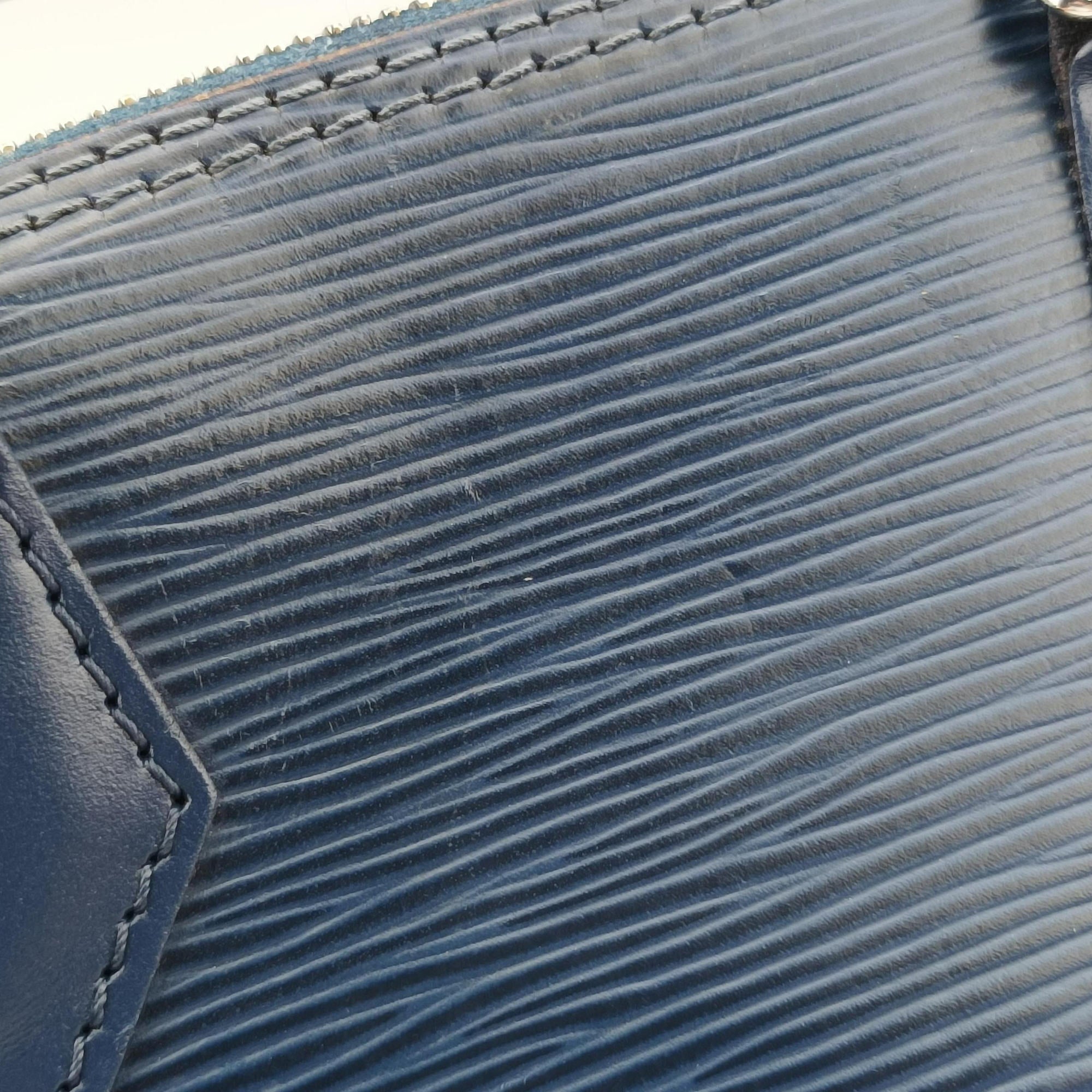 Secondhand Louis Vuitton Alma BB navy Epi M40855 shoulderbag | stylenewstar