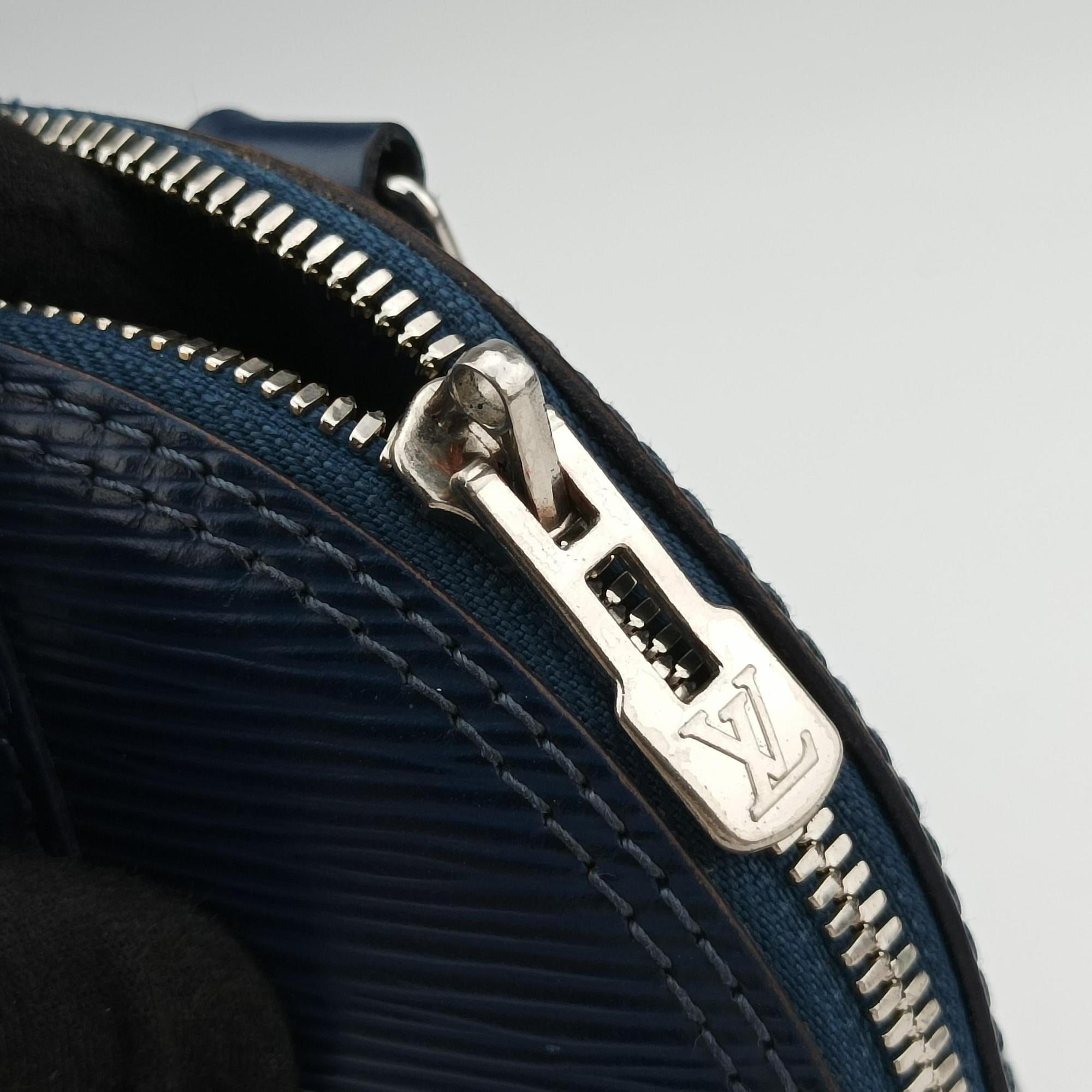 Secondhand Louis Vuitton Alma BB navy Epi M40855 shoulderbag | stylenewstar