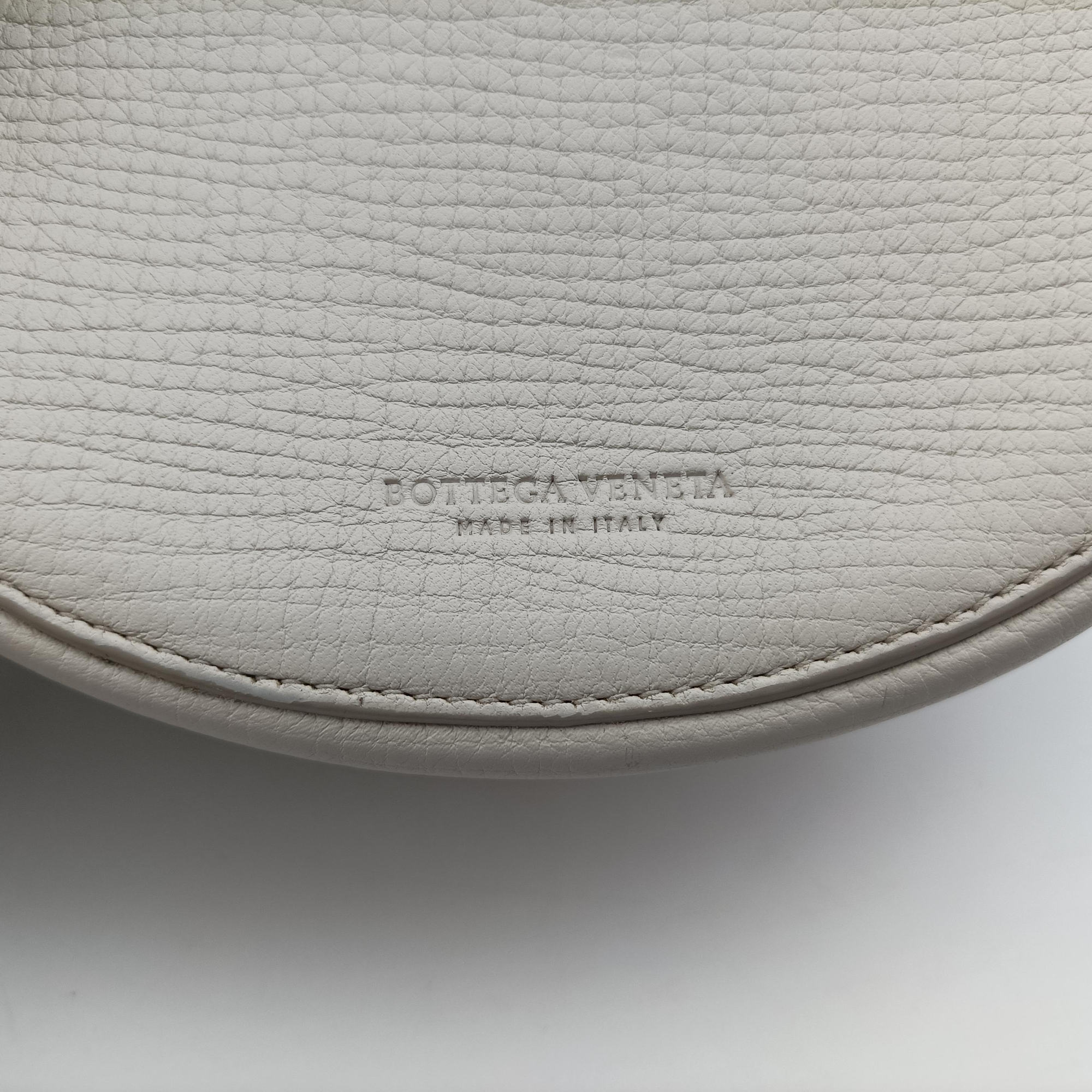 Pre-owned Bottega Veneta Palmelato White Leather  shoulderbag | stylenewstar