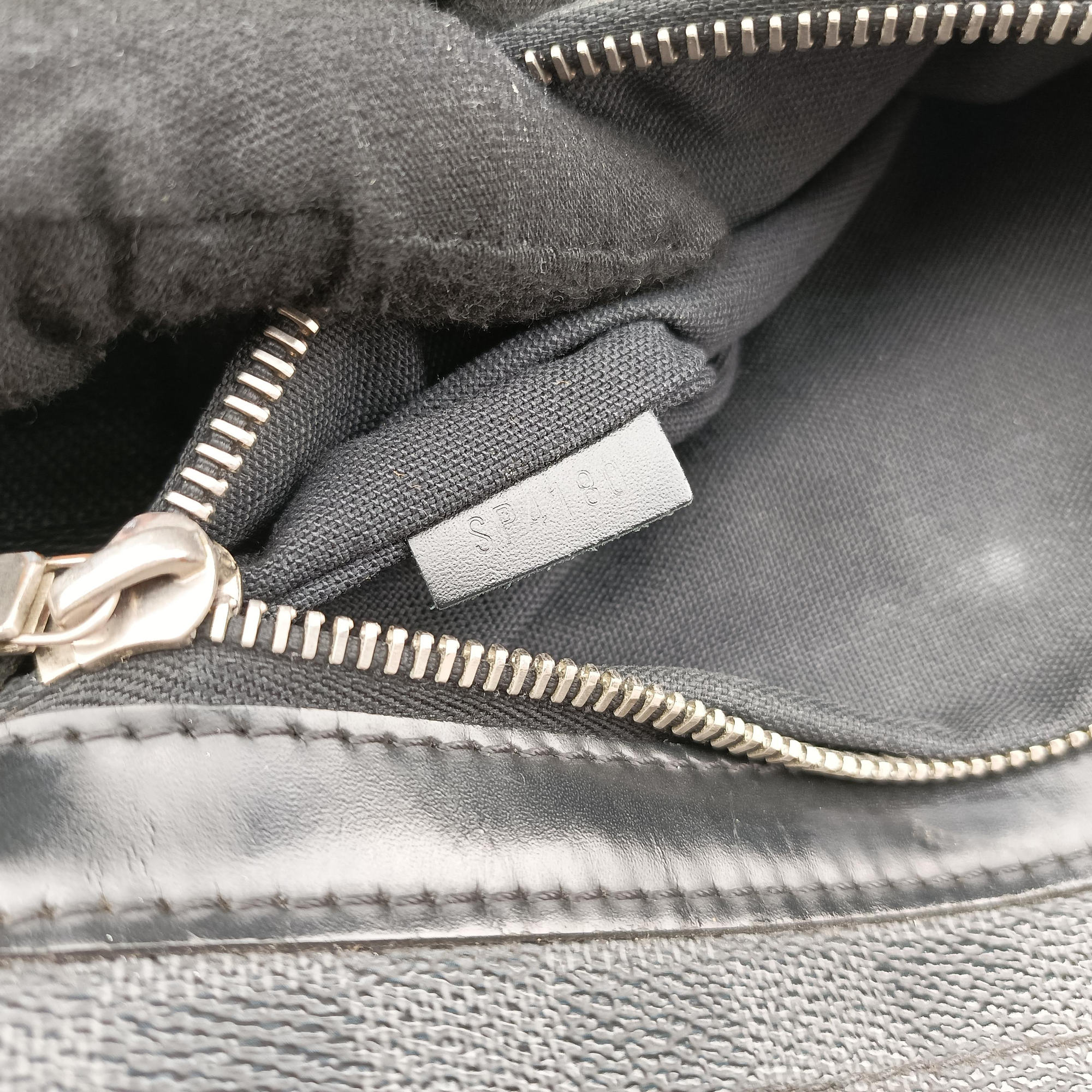 Pre-owned Louis Vuitton DANIEL MM Noir Damier Graphite N58029 shoulderbag | stylenewstar