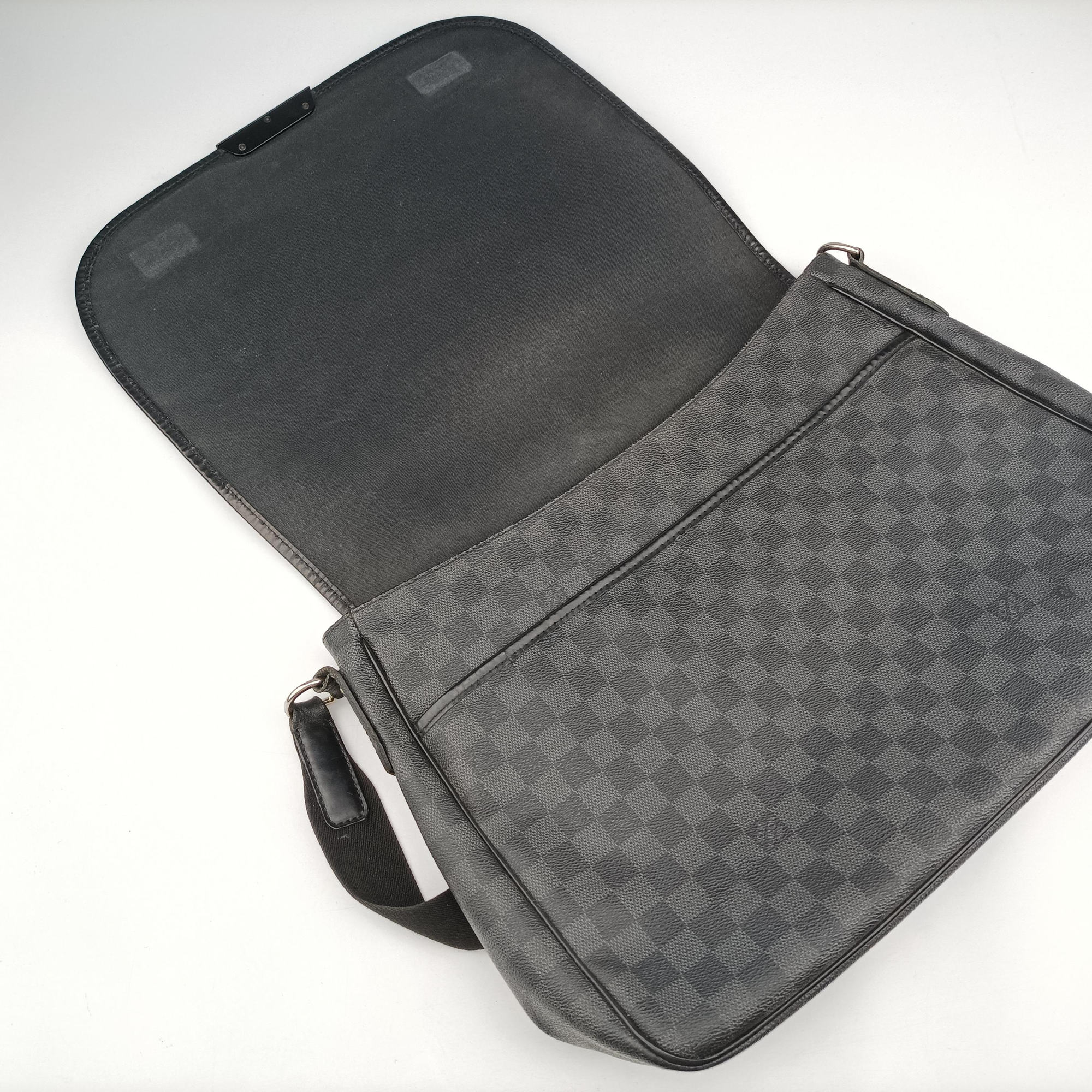 Pre-owned Louis Vuitton DANIEL MM Noir Damier Graphite N58029 shoulderbag | stylenewstar