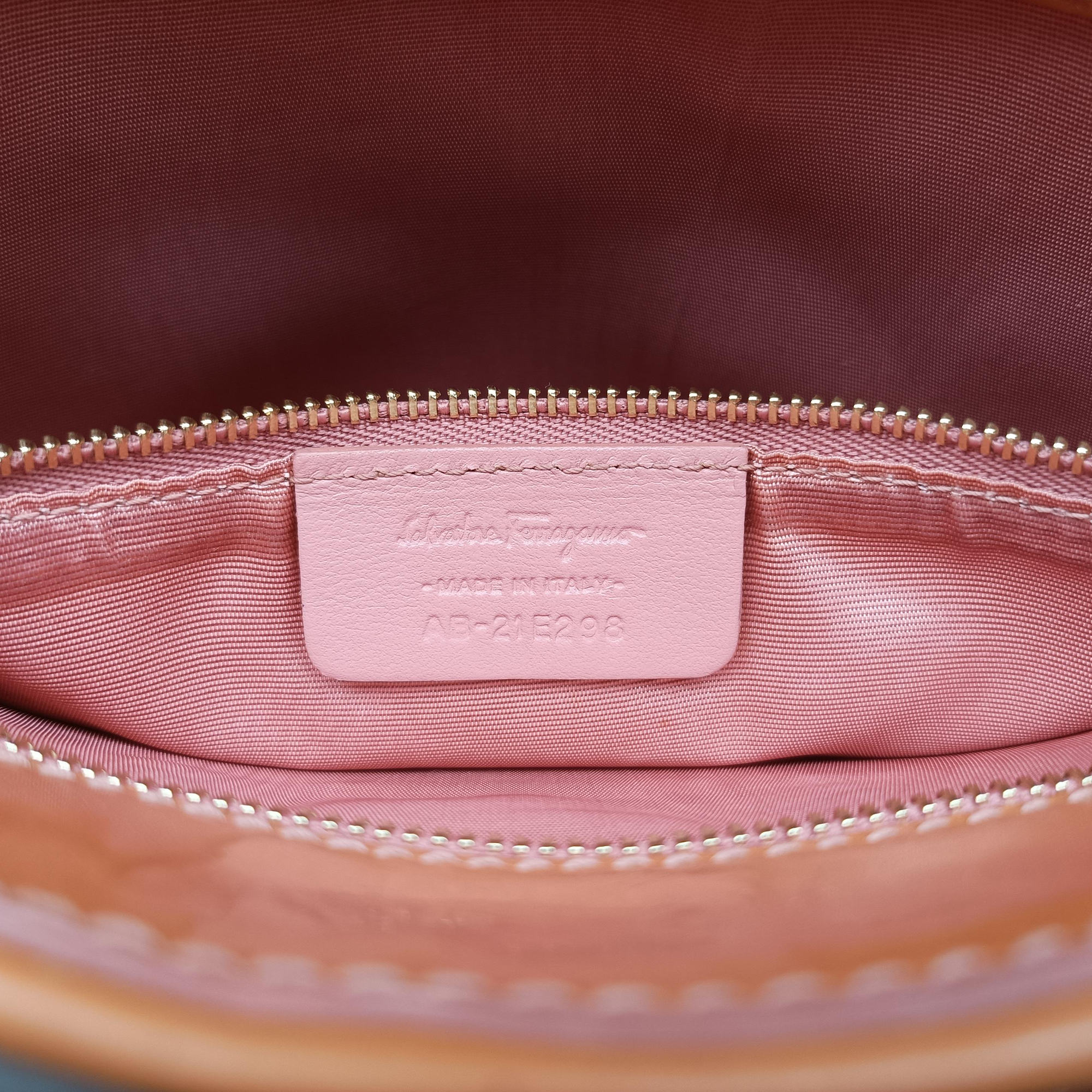 Pre-owned Ferragamo Vara Bow Caramel Patent  shoulderbag | stylenewstar