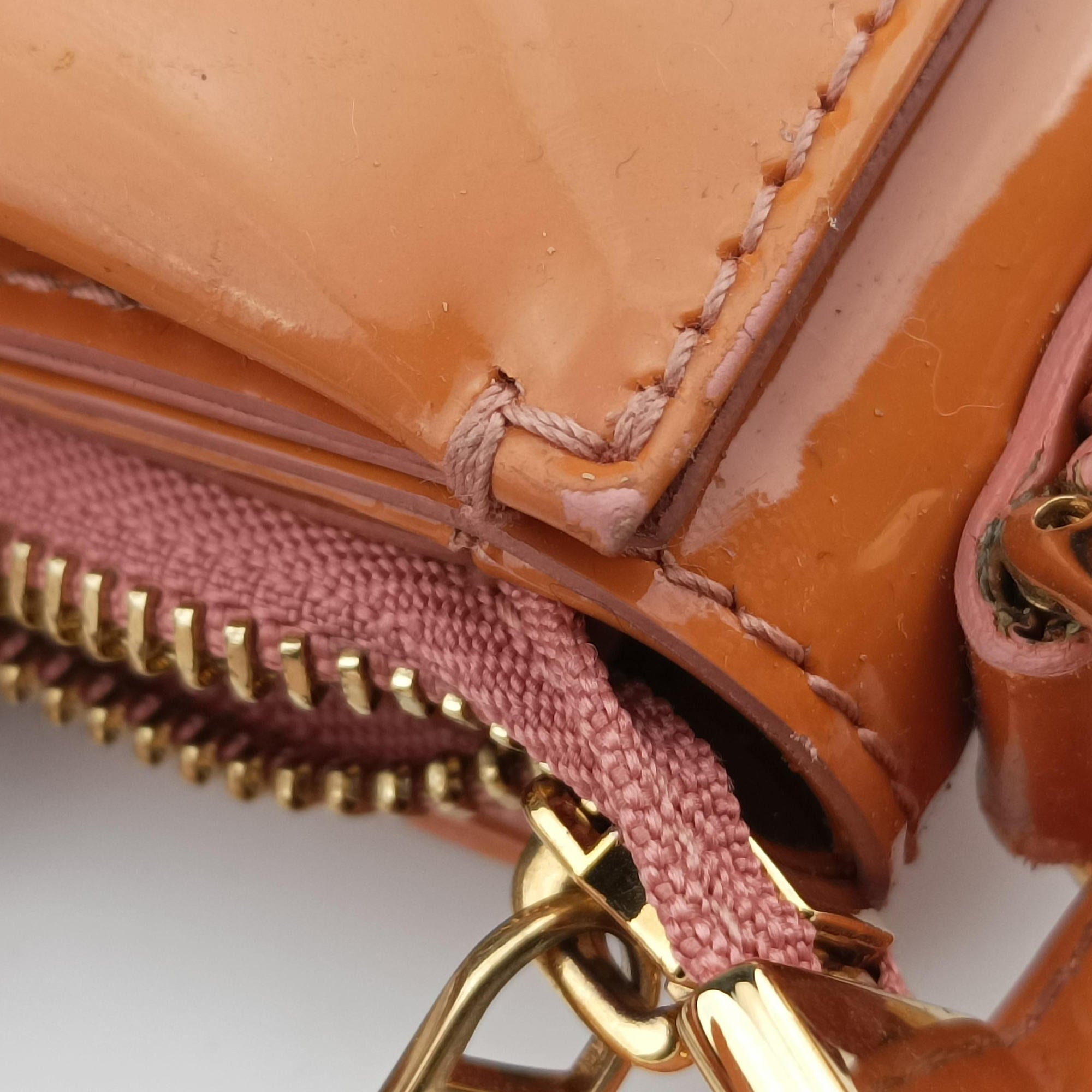 Pre-owned Ferragamo Vara Bow Caramel Patent  shoulderbag | stylenewstar