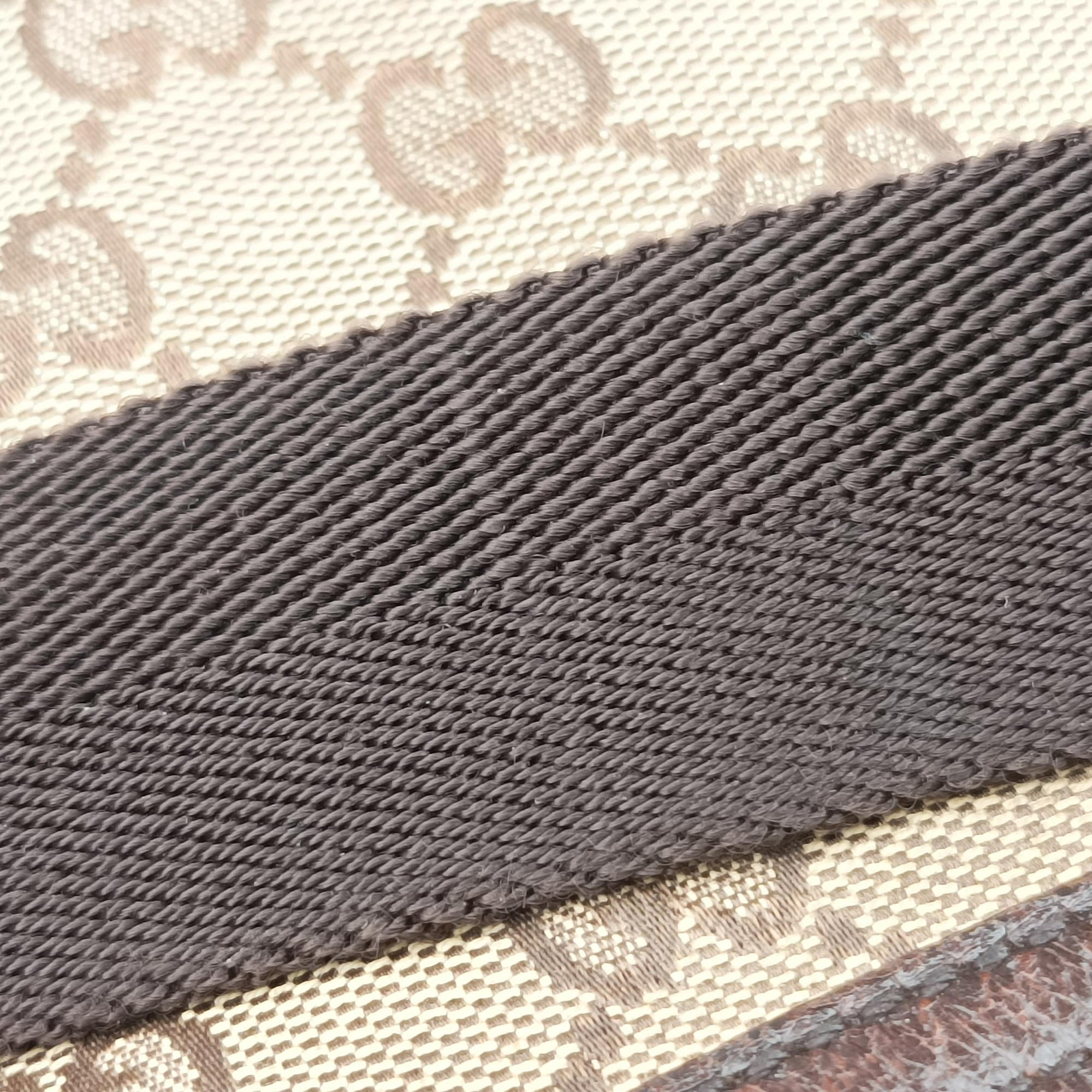 Vintage Gucci GG canvas Messenger Beige × Dark Brown canvas 131211 crossbodybag | stylenewstar