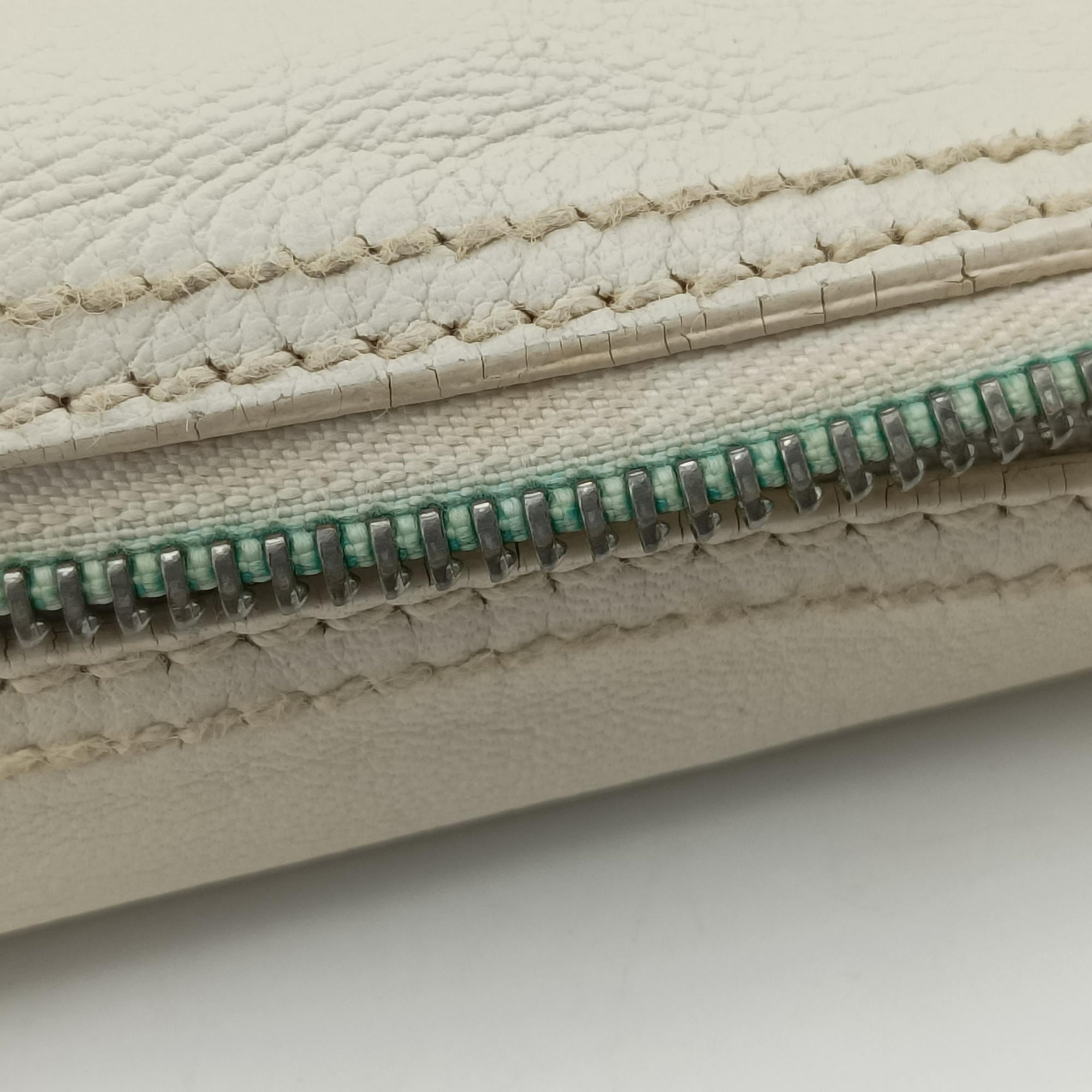 Pre-owned Ferragamo Vara Bow White Leather  handbag | stylenewstar