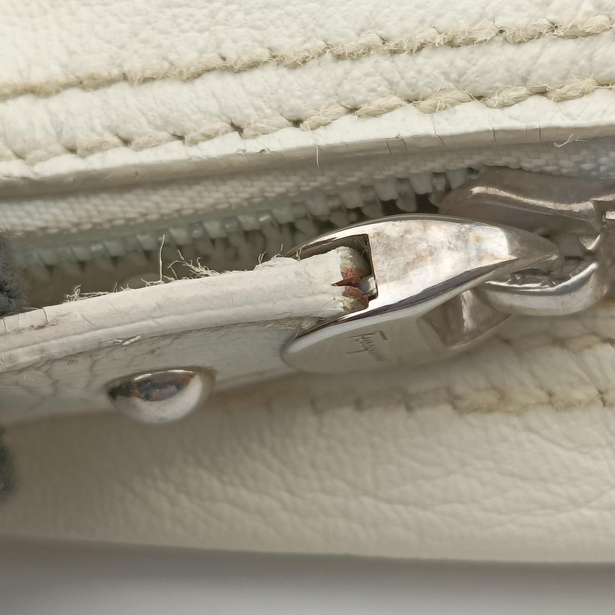 Pre-owned Ferragamo Vara Bow White Leather  handbag | stylenewstar