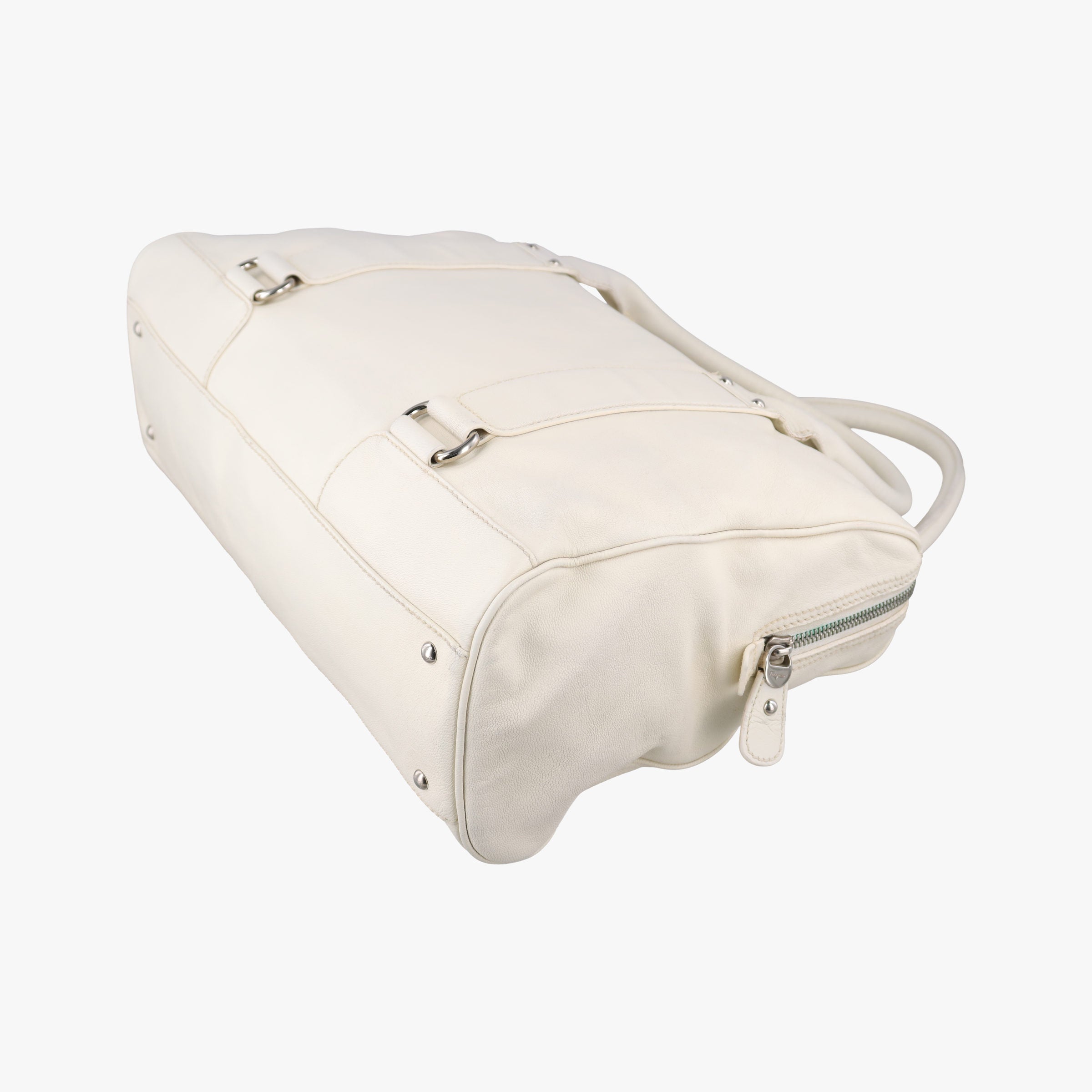 Pre-owned Ferragamo Vara Bow White Leather  handbag | stylenewstar