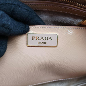 Pre-owned Prada Pyramid Camel Patent BL0808 shoulderbag | stylenewstar
