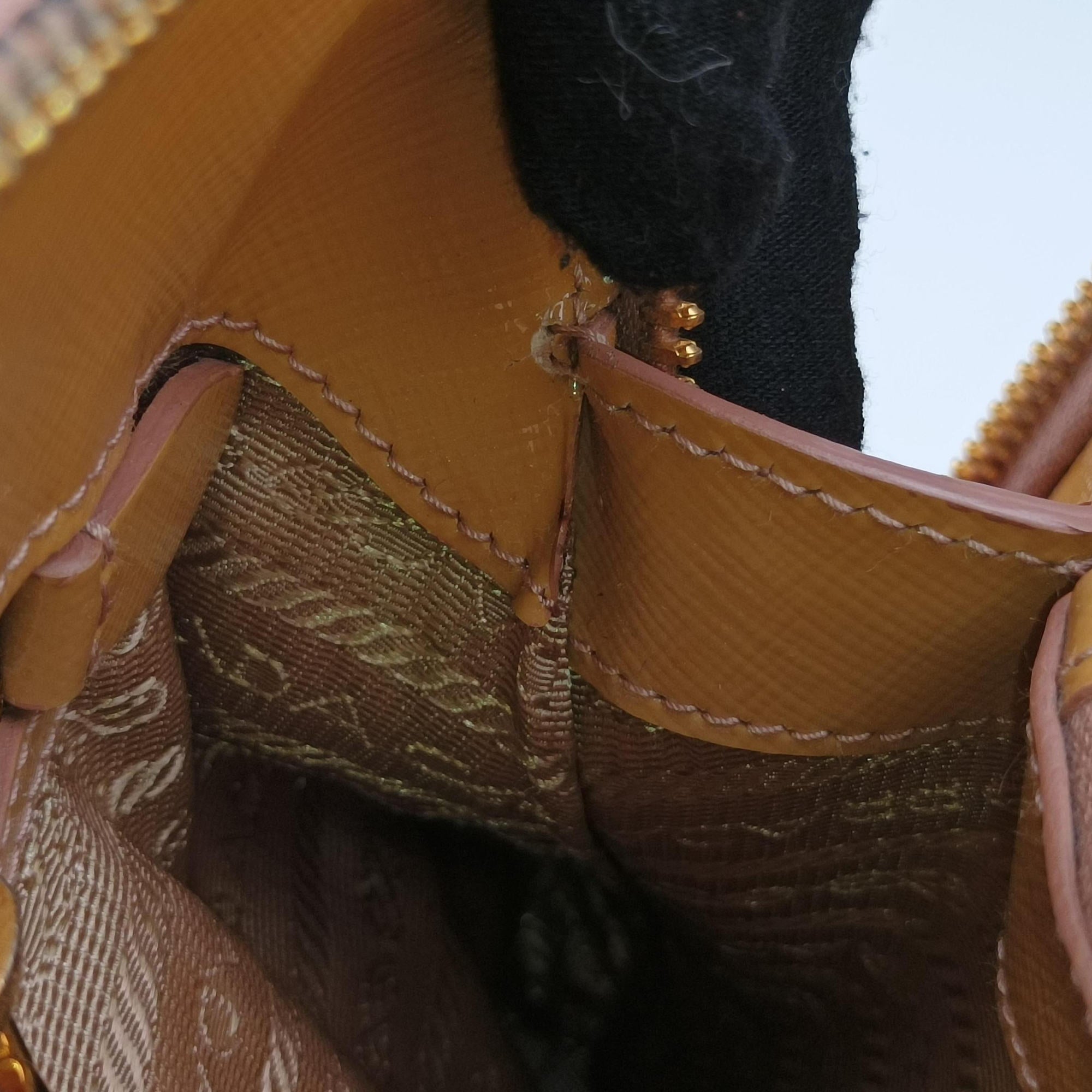 Pre-owned Prada Pyramid Camel Patent BL0808 shoulderbag | stylenewstar