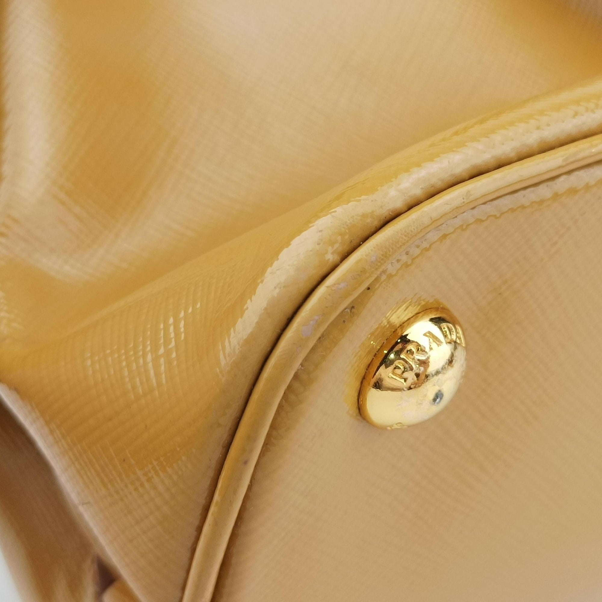 Pre-owned Prada Pyramid Camel Patent BL0808 shoulderbag | stylenewstar