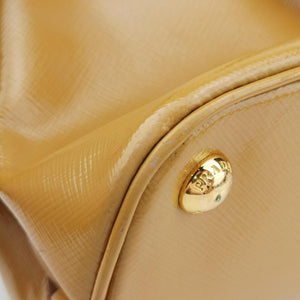Pre-owned Prada Pyramid Camel Patent BL0808 shoulderbag | stylenewstar