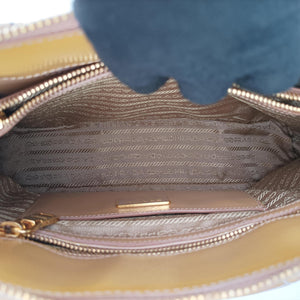 Pre-owned Prada Pyramid Camel Patent BL0808 shoulderbag | stylenewstar