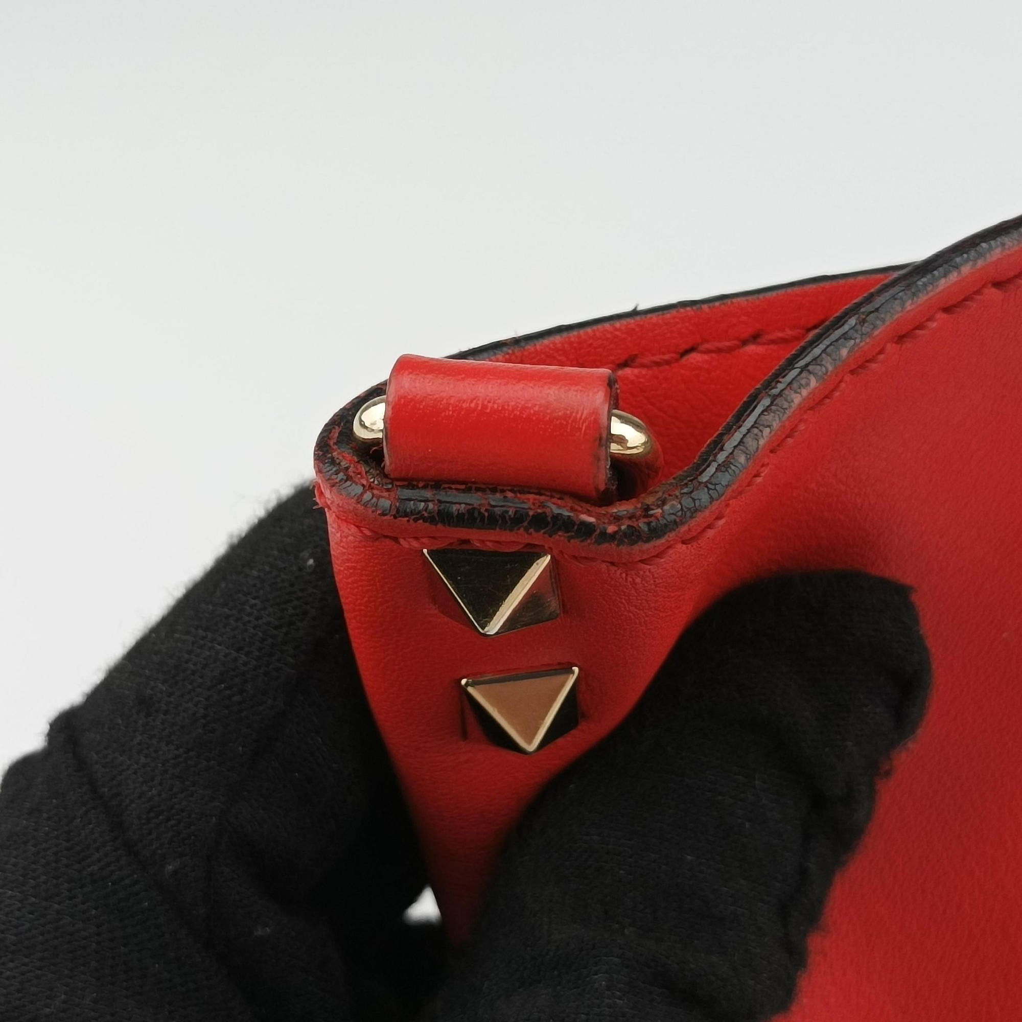 Pre-owned Valentino Rockstud Red Leather  shoulderbag | stylenewstar