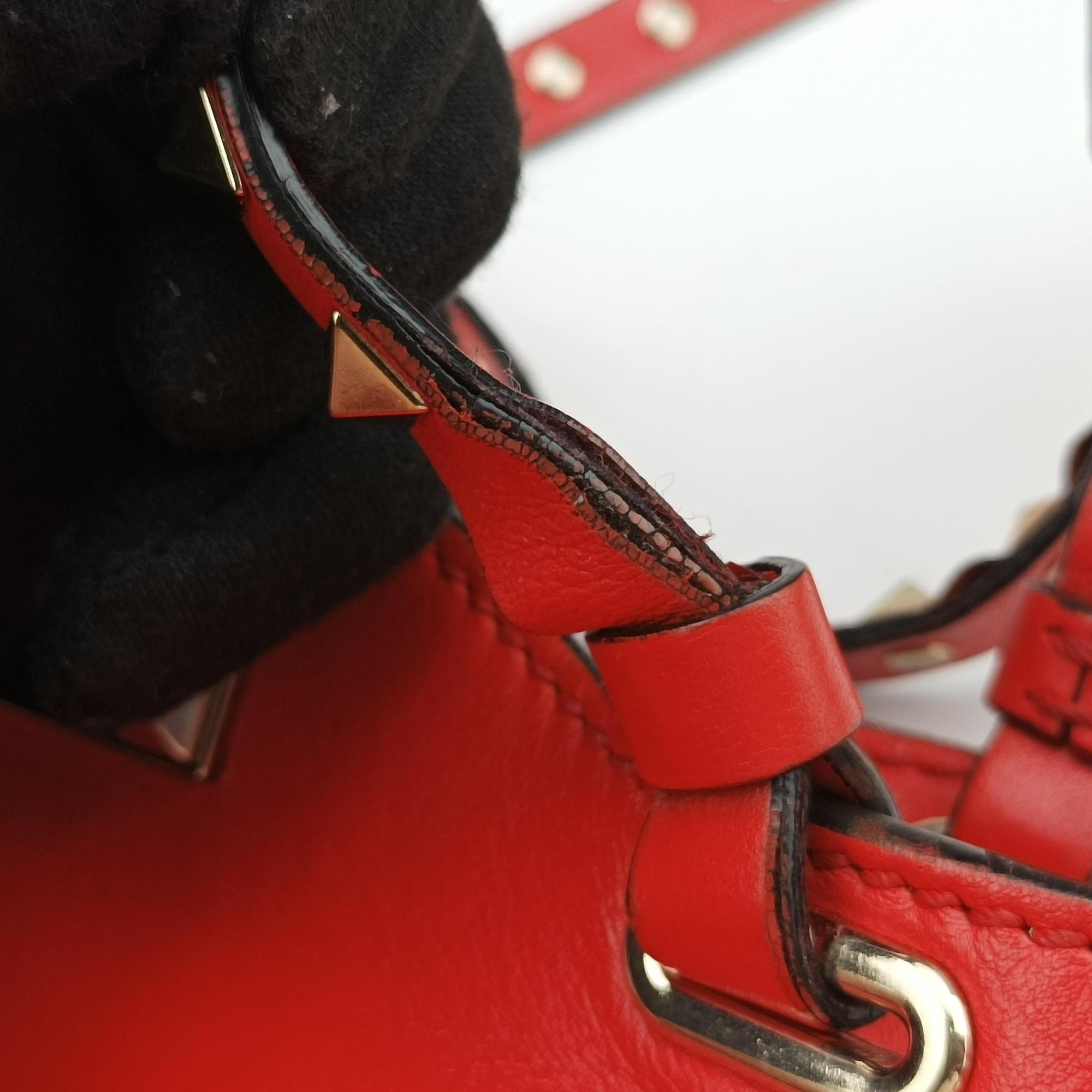 Pre-owned Valentino Rockstud Red Leather  shoulderbag | stylenewstar