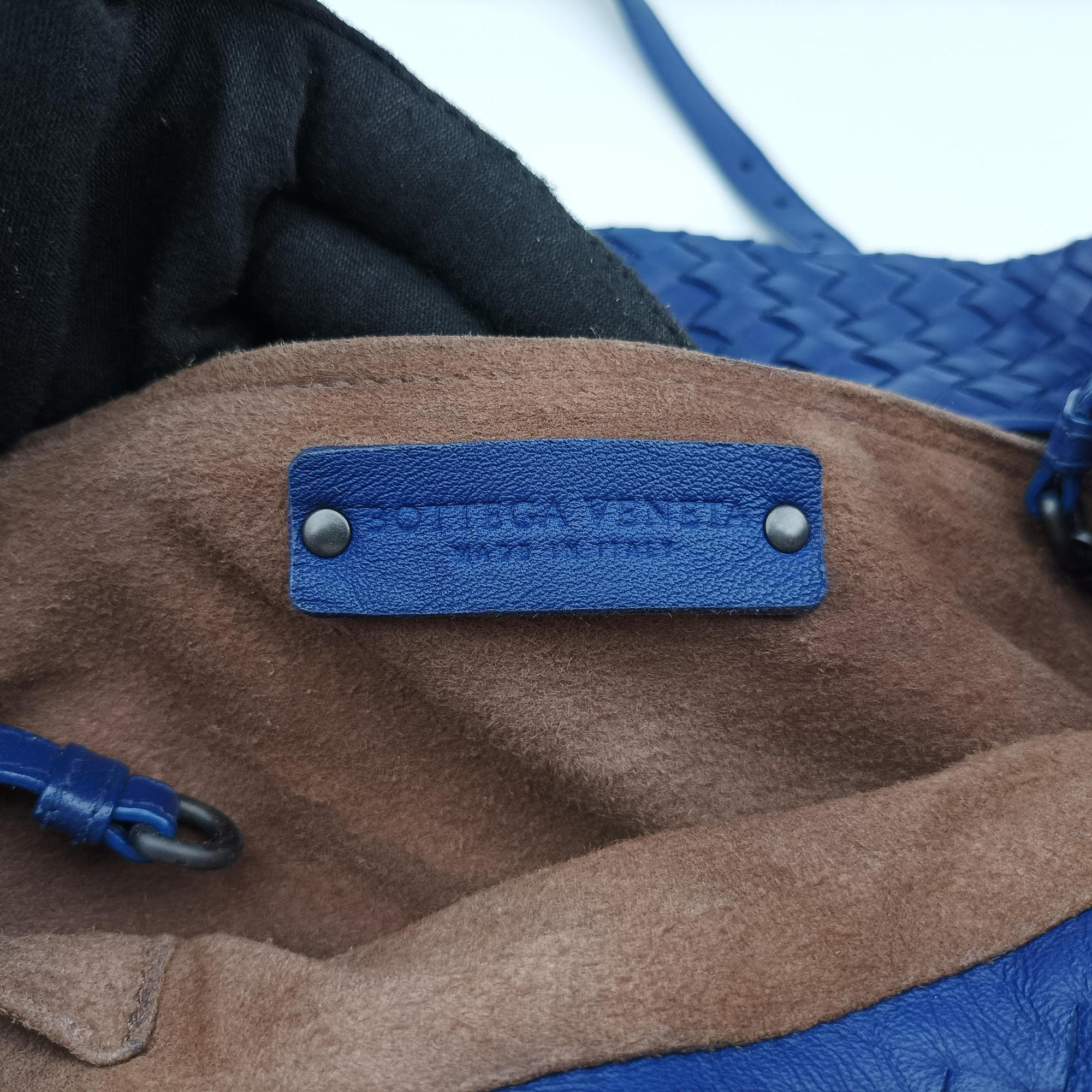 Secondhand Bottega Veneta Cesta Intrecciato Blue lambskin  handbag | stylenewstar