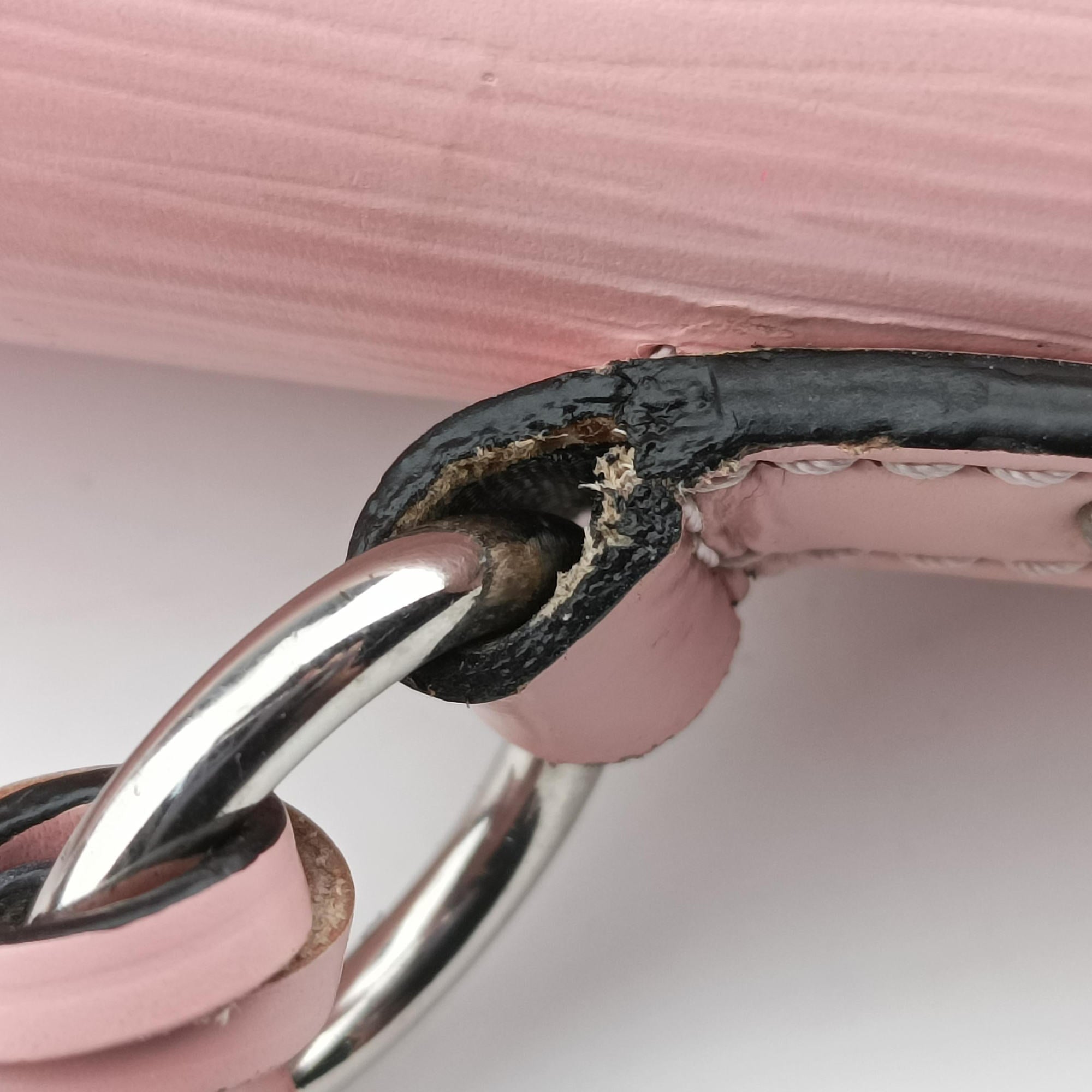 Vintage Louis Vuitton Cluny BB ROSE BALLERINE Epi M41338 shoulderbag | stylenewstar