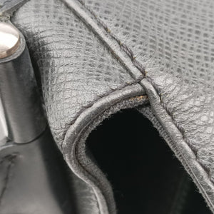 Secondhand Louis Vuitton Viktor Ardoise Taiga M30142 shoulderbag | stylenewstar