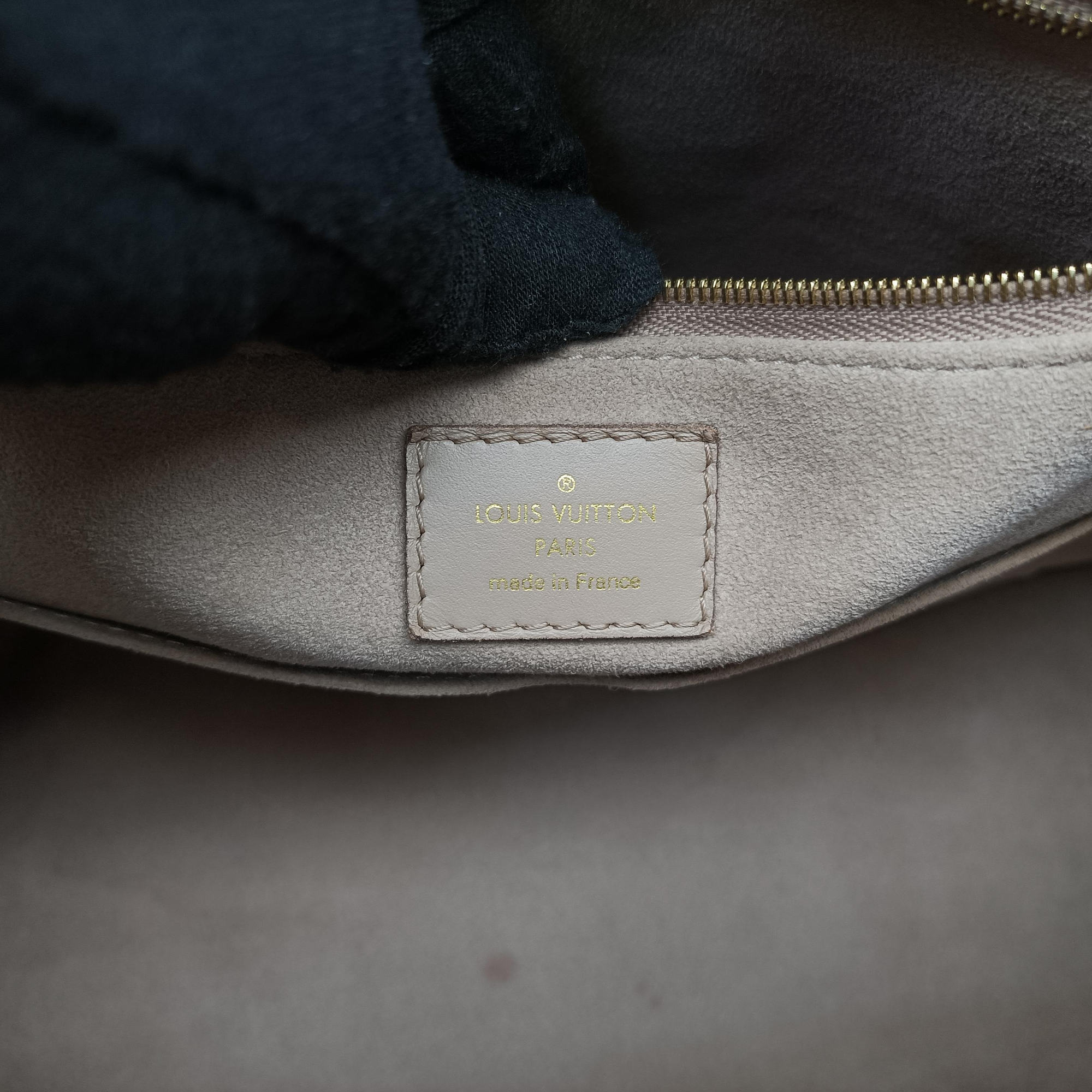 Pre-owned Louis Vuitton OntheGo MM Beige Monogram Empreinte M45607 shoulderbag | stylenewstar