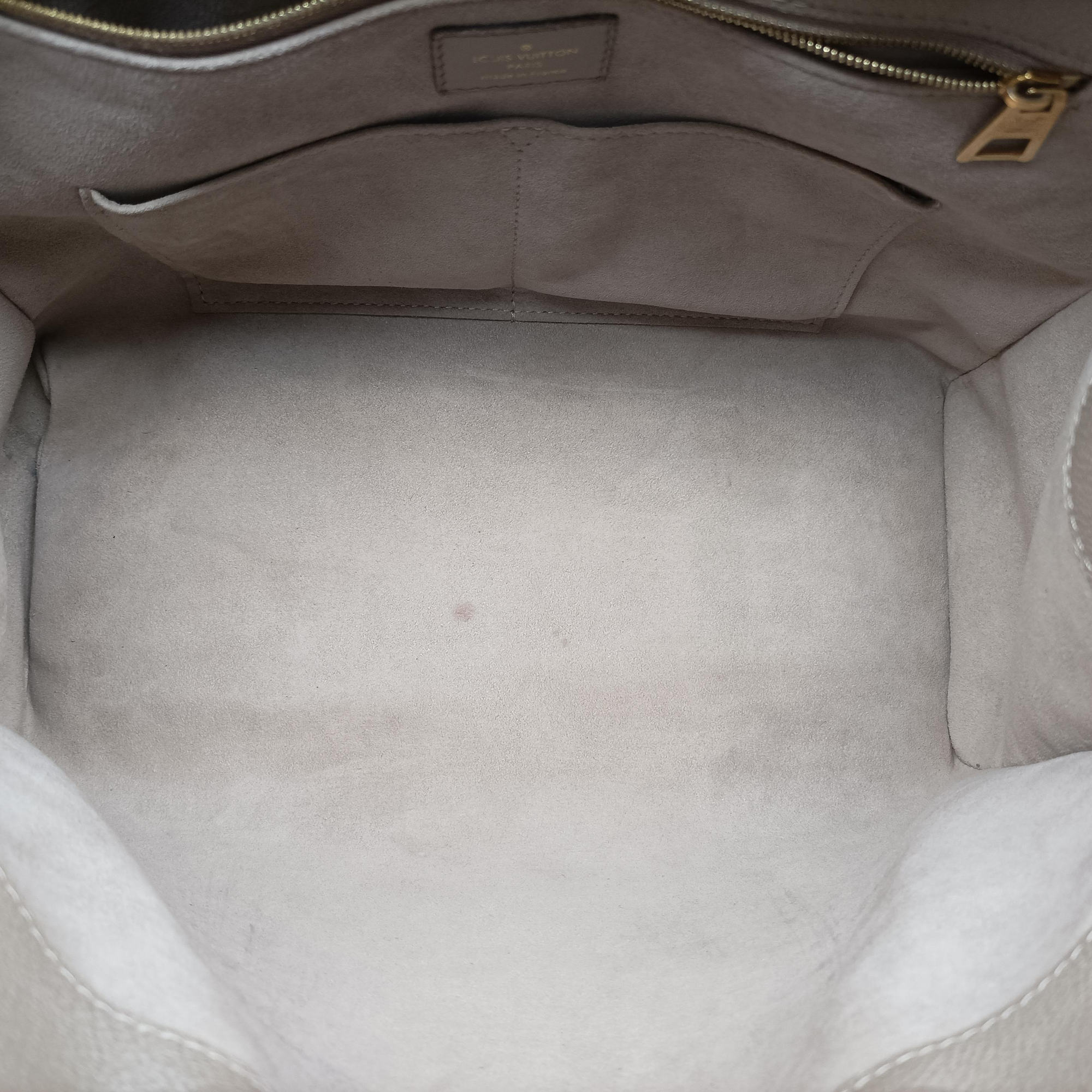 Pre-owned Louis Vuitton OntheGo MM Beige Monogram Empreinte M45607 shoulderbag | stylenewstar