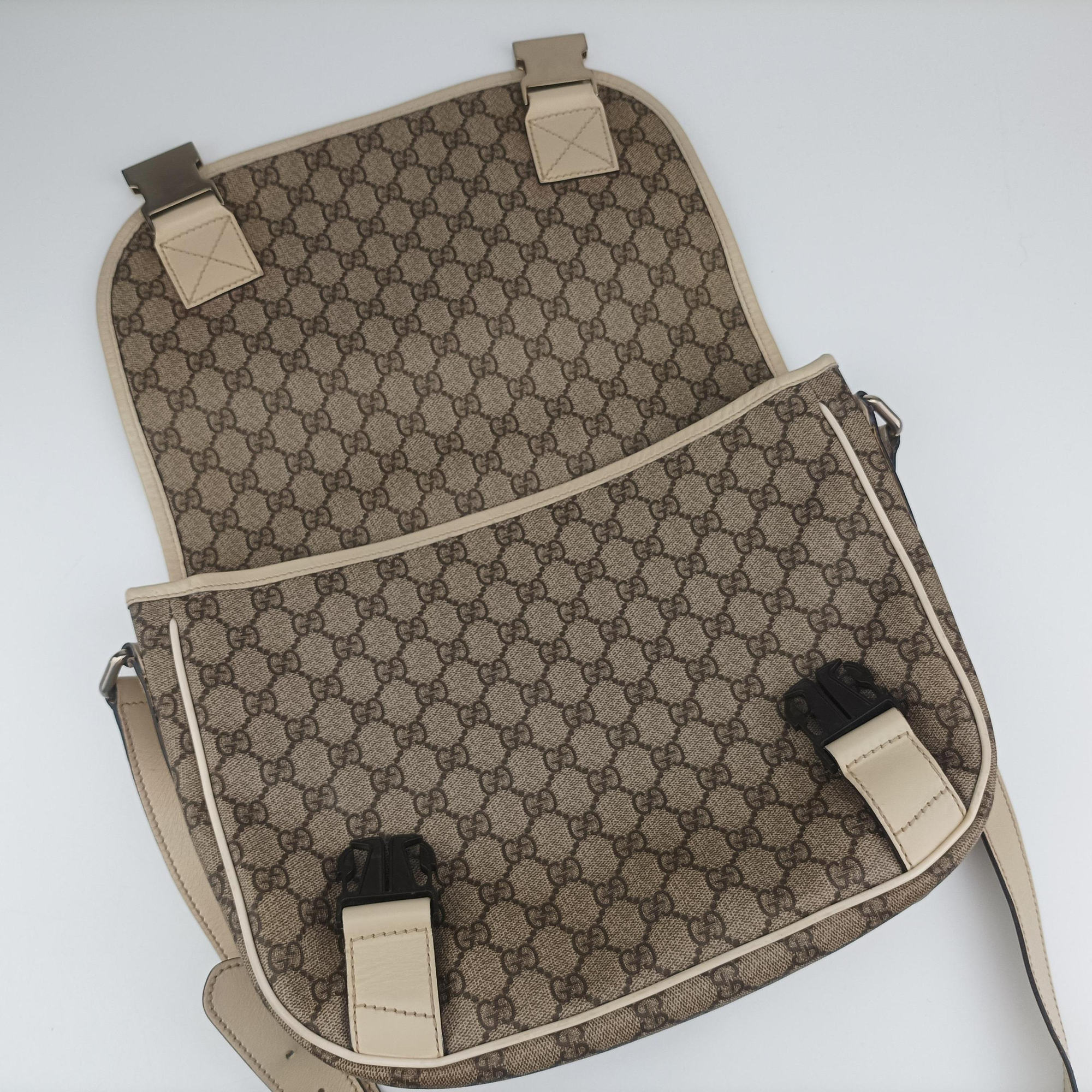 Pre-owned Gucci GG Plus Messenger Brown×White PVC coated canvas 201732 shoulderbag | stylenewstar