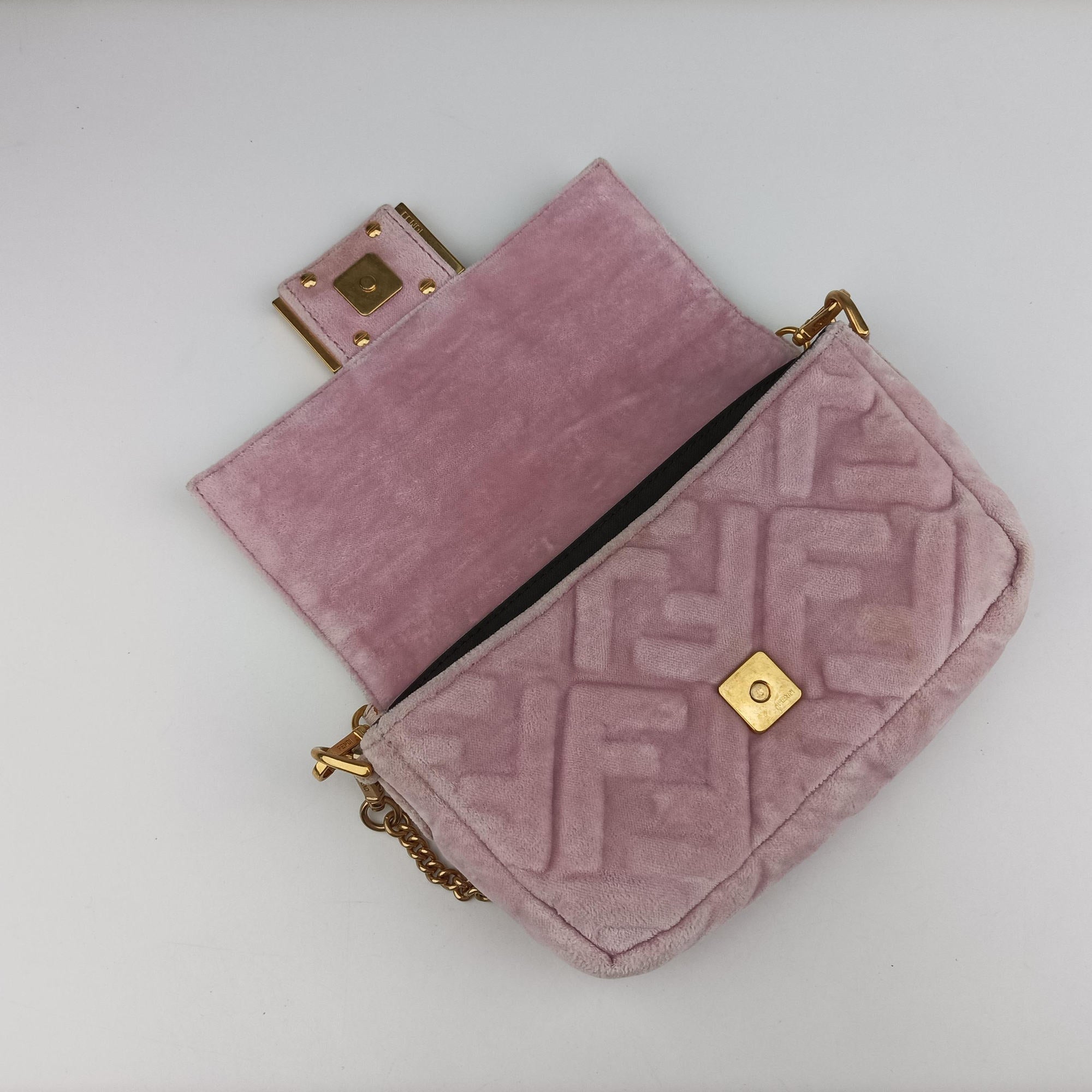 Vintage Fendi BAGUETTE Pink velour 8BS017 shoulderbag | stylenewstar