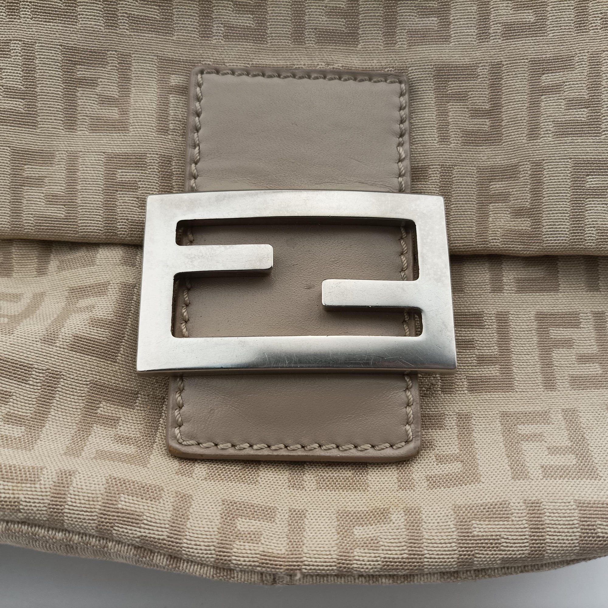 Pre-owned Fendi Baguette Beige Jacquard 8BR180 shoulderbag | stylenewstar