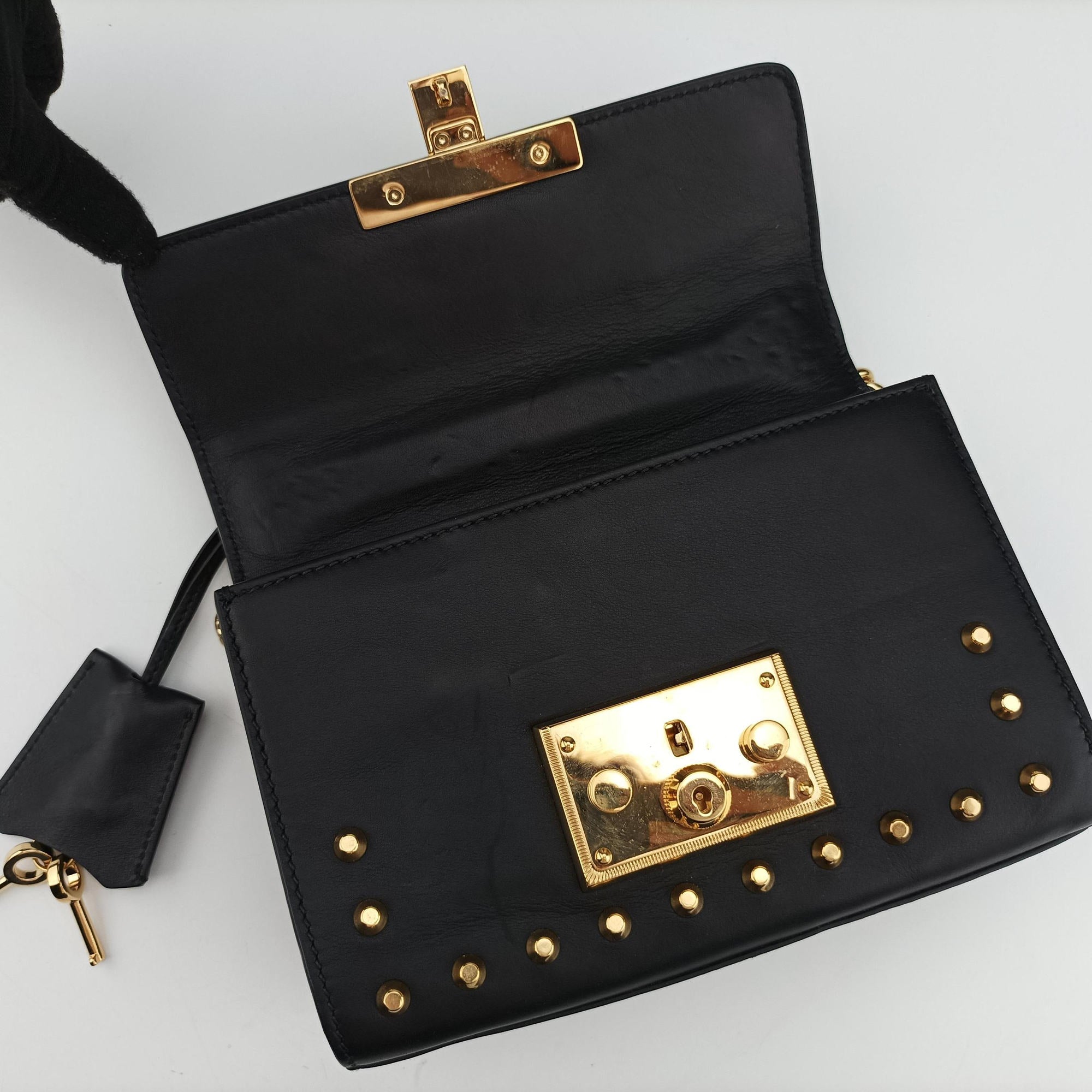 Vintage Gucci Padlock Black Leather 432182 shoulderbag | stylenewstar