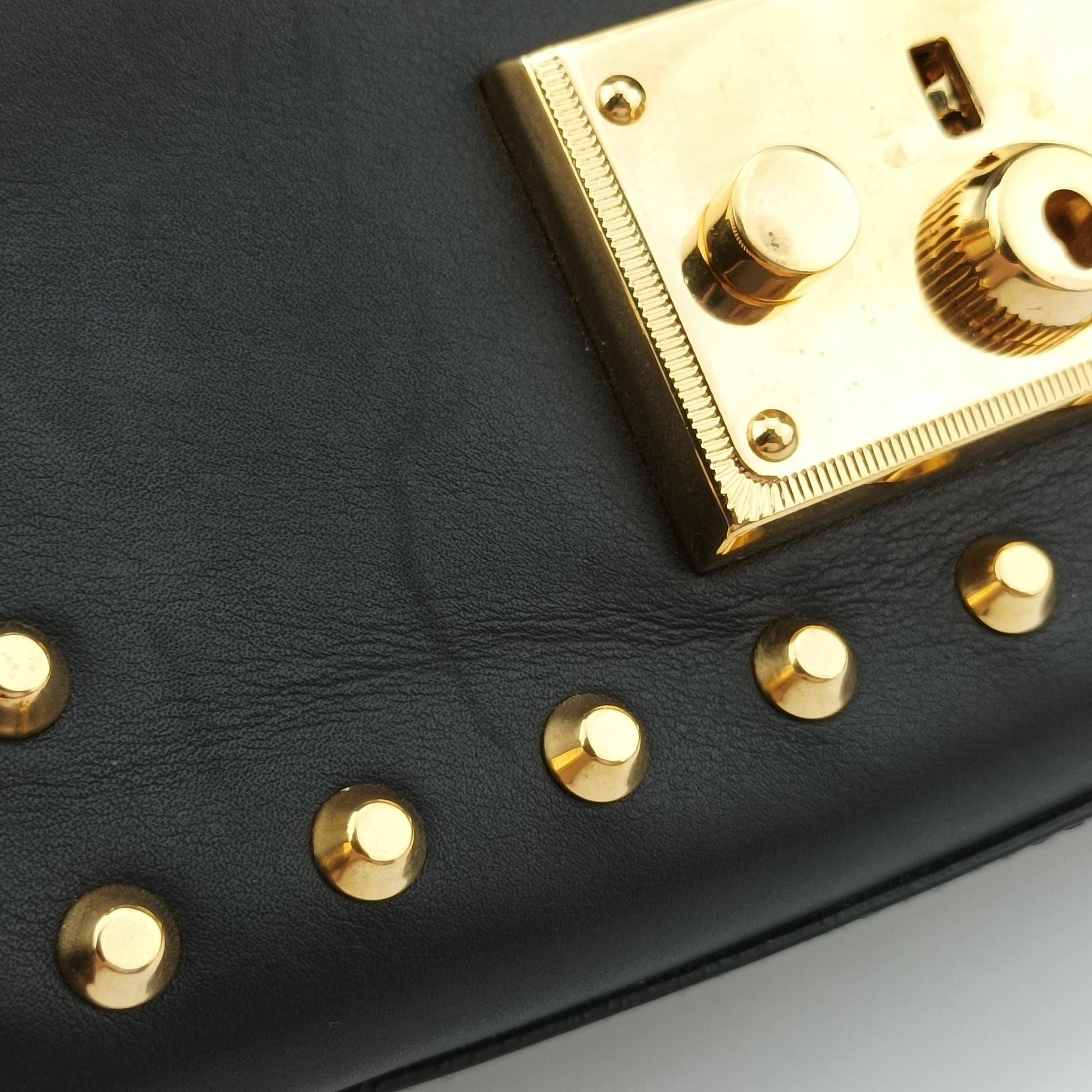 Vintage Gucci Padlock Black Leather 432182 shoulderbag | stylenewstar