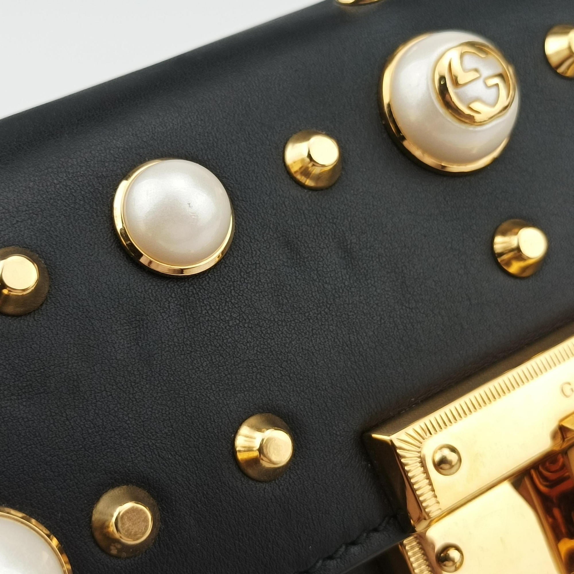 Vintage Gucci Padlock Black Leather 432182 shoulderbag | stylenewstar