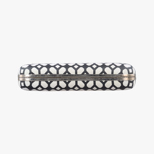 Pre-owned Alexander McQueen Four Ring White × Black Leather  clutchbag | stylenewstar