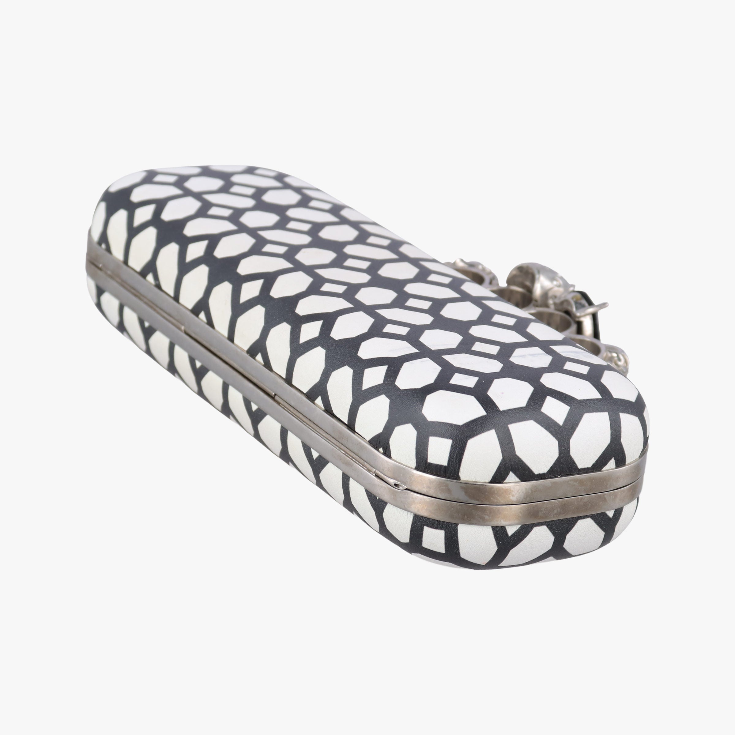Pre-owned Alexander McQueen Four Ring White × Black Leather  clutchbag | stylenewstar