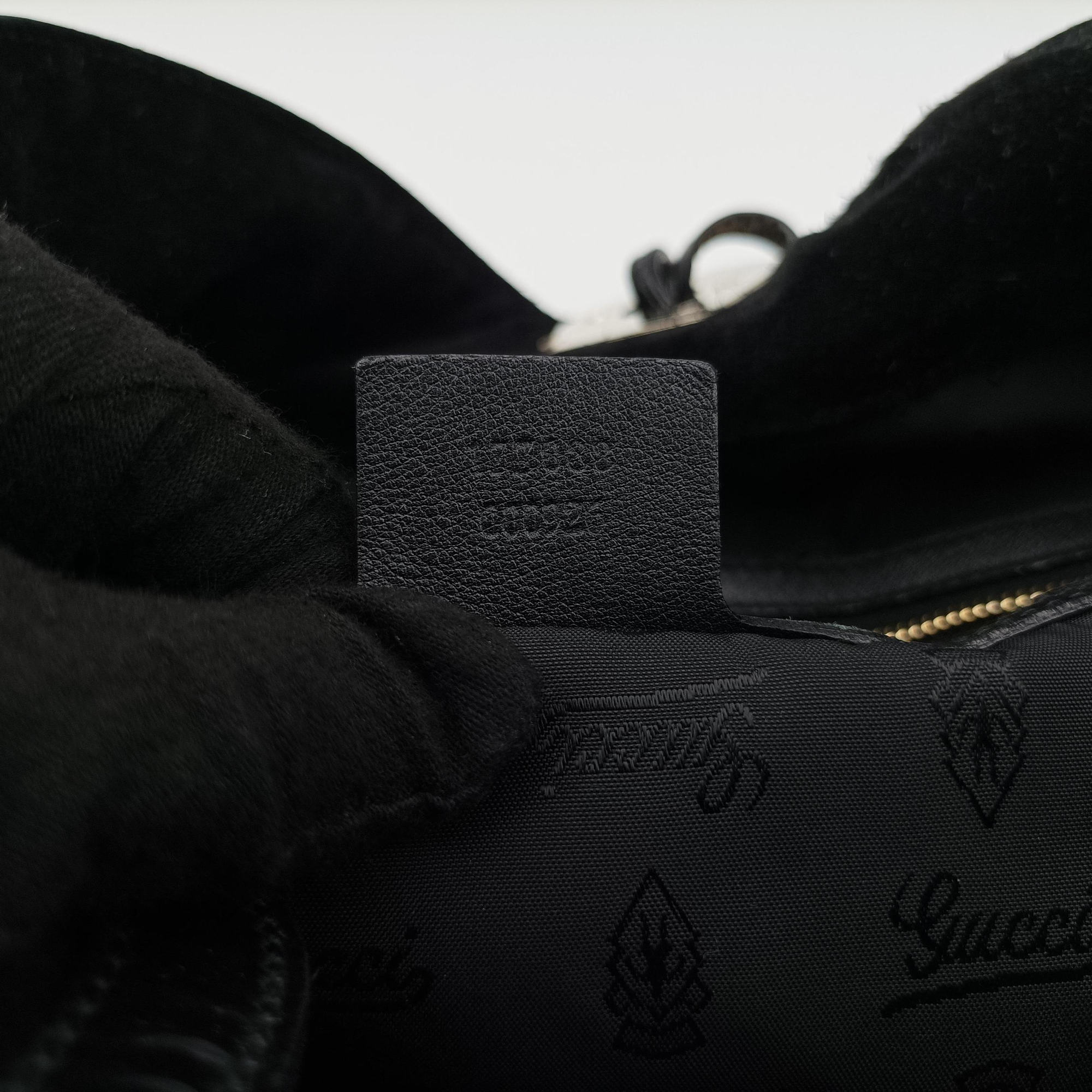 Pre-owned Gucci Bamboo Babouska Indy Hobo Black Suede 177088 shoulderbag | stylenewstar