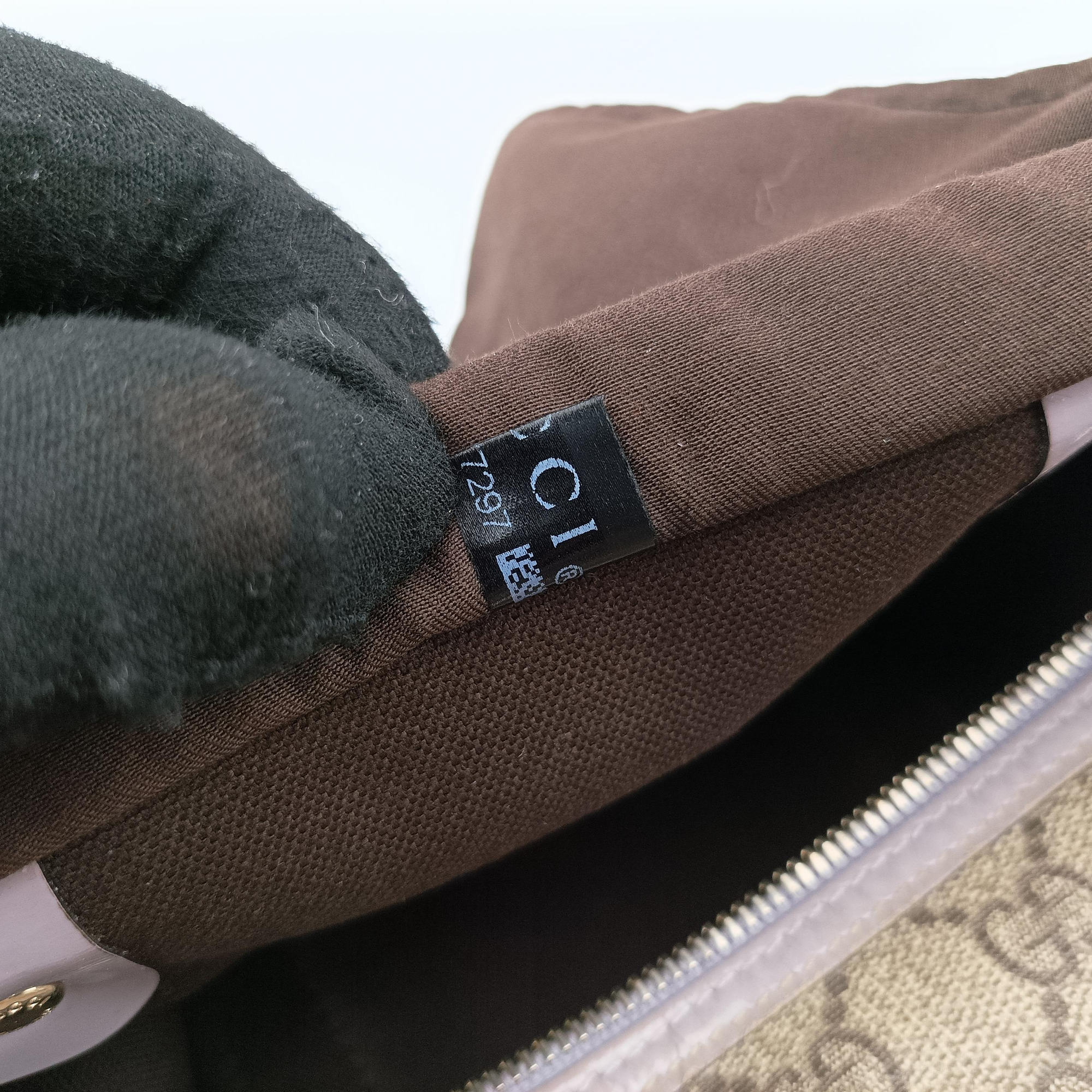 Vintage Gucci GG plus Spring Joy GG Supreme beige×purple PVC coated canvas×patent 193603 handbag | stylenewstar