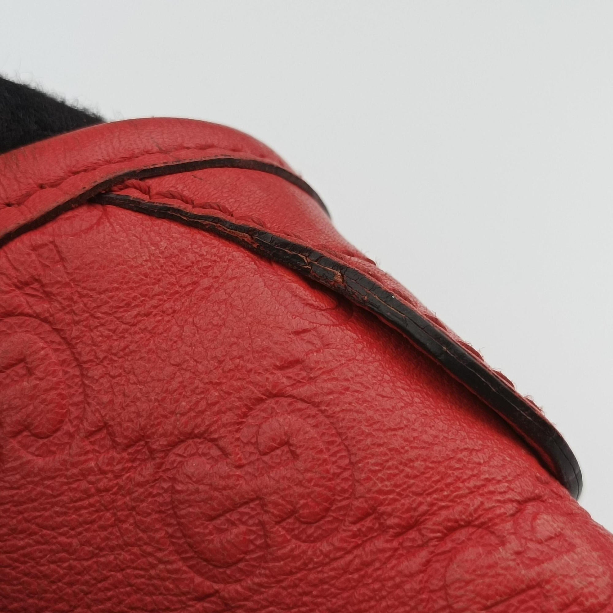 Pre-owned Gucci guccissima Red Leather 265696 handbag | stylenewstar