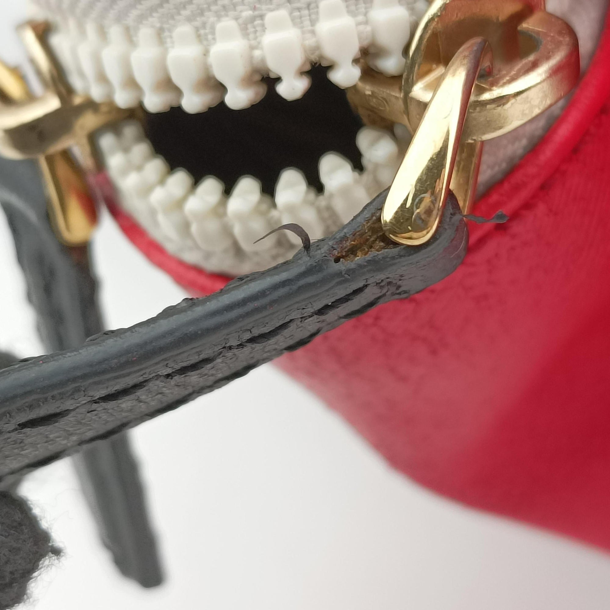 Pre-owned Fendi Chameleon Coral Red×Light Gray×Black  Leather 8BL114 handbag | stylenewstar