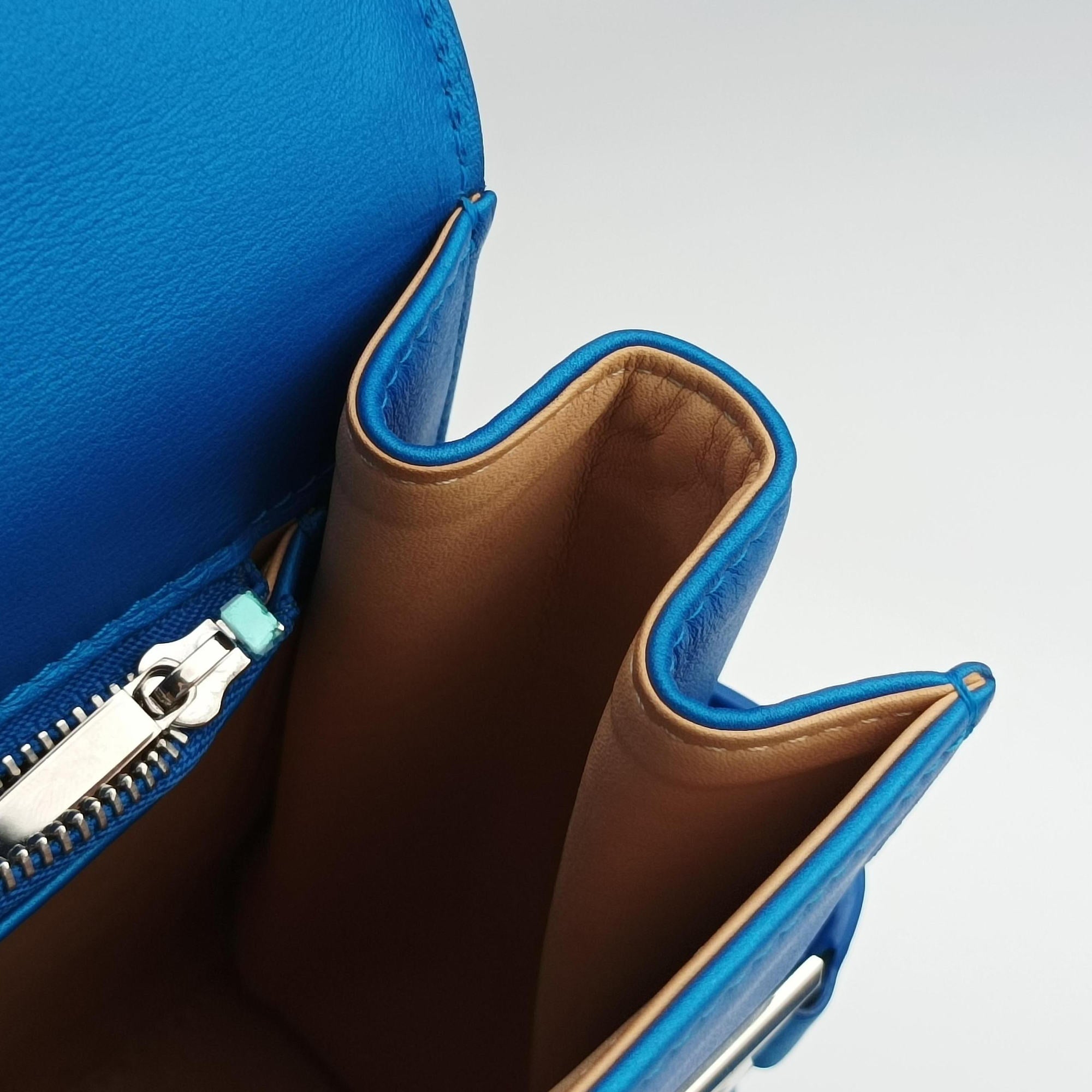 Secondhand Delvaux Tan pete Blue Leather  shoulderbag | stylenewstar