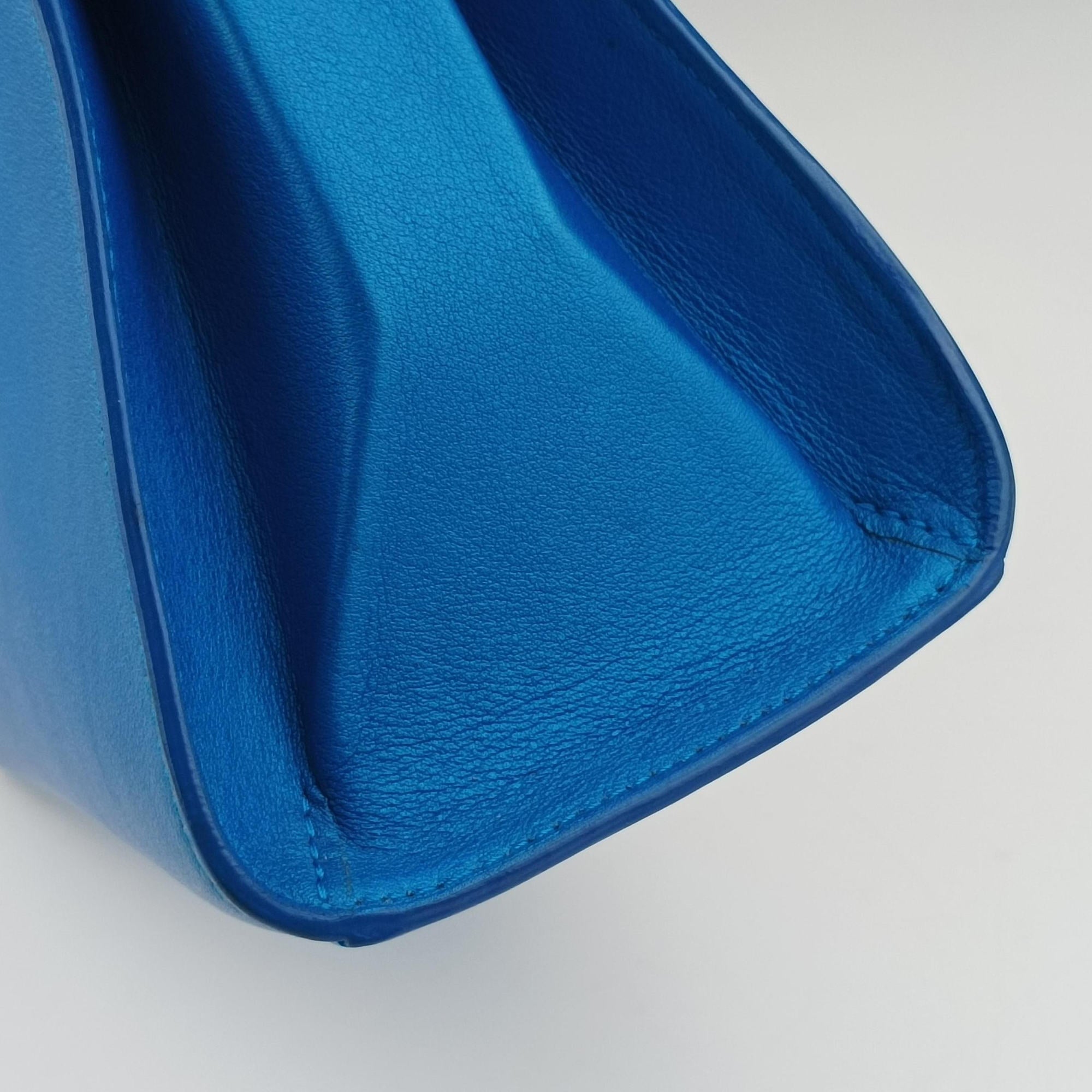 Secondhand Delvaux Tan pete Blue Leather  shoulderbag | stylenewstar