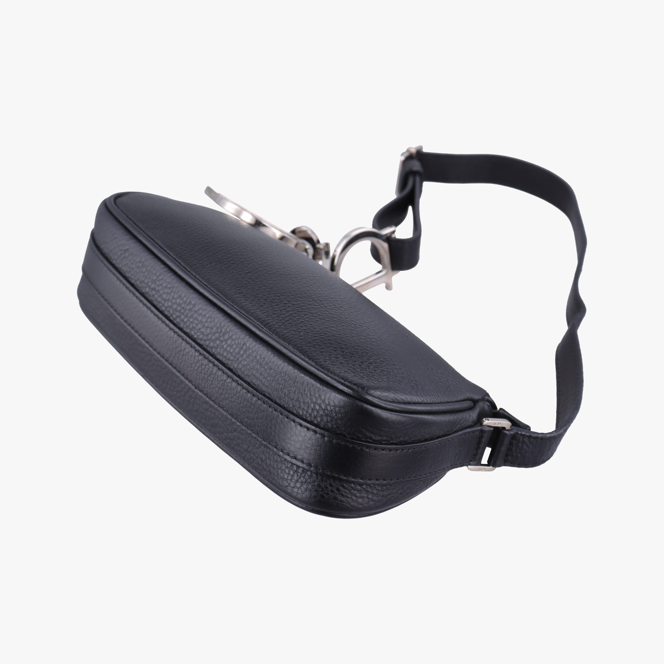 Secondhand Christian Dior D Pendant Black Leather  shoulderbag | stylenewstar
