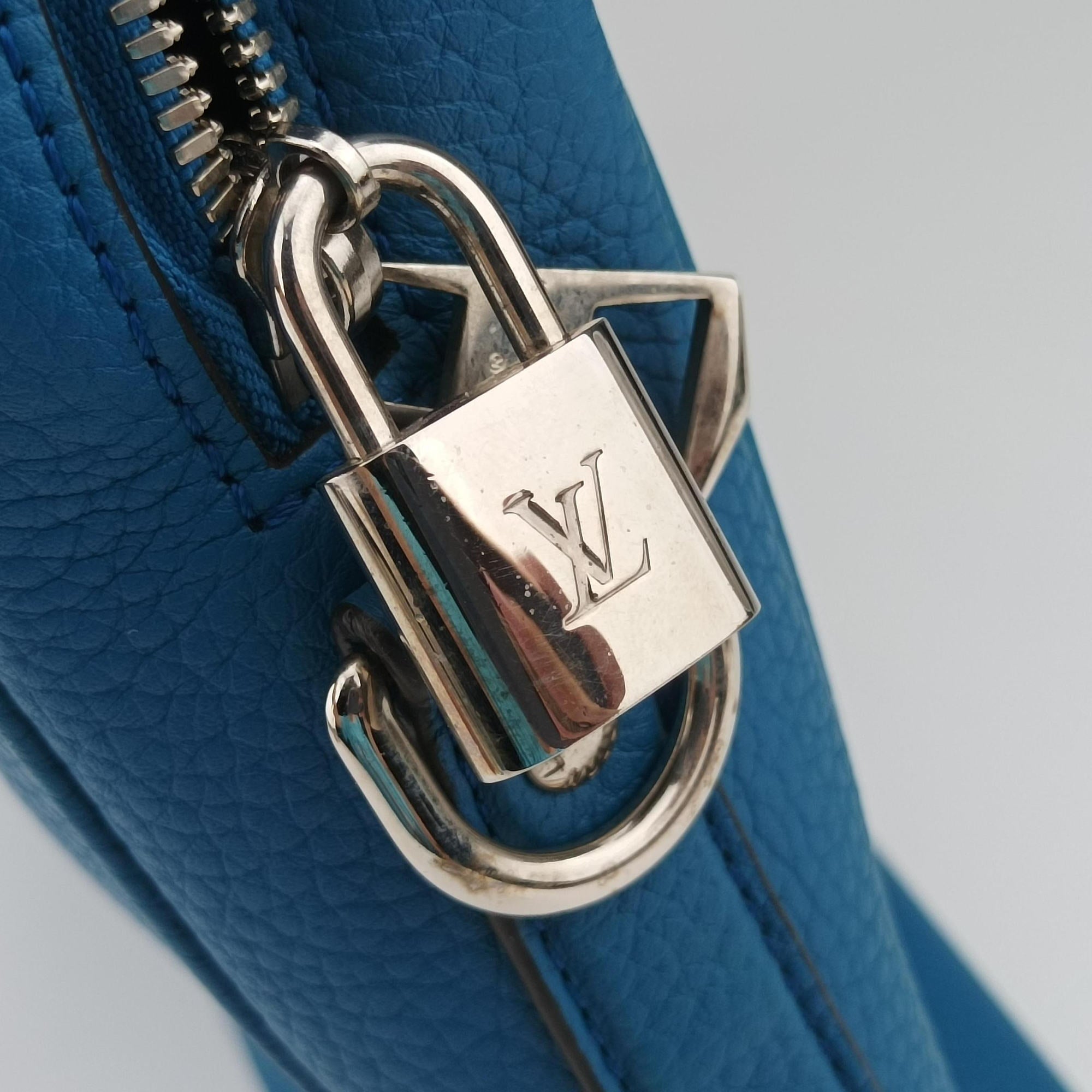 Vintage Louis Vuitton Armand Briefcase MM Blue Taurillon leather M52822 handbag | stylenewstar